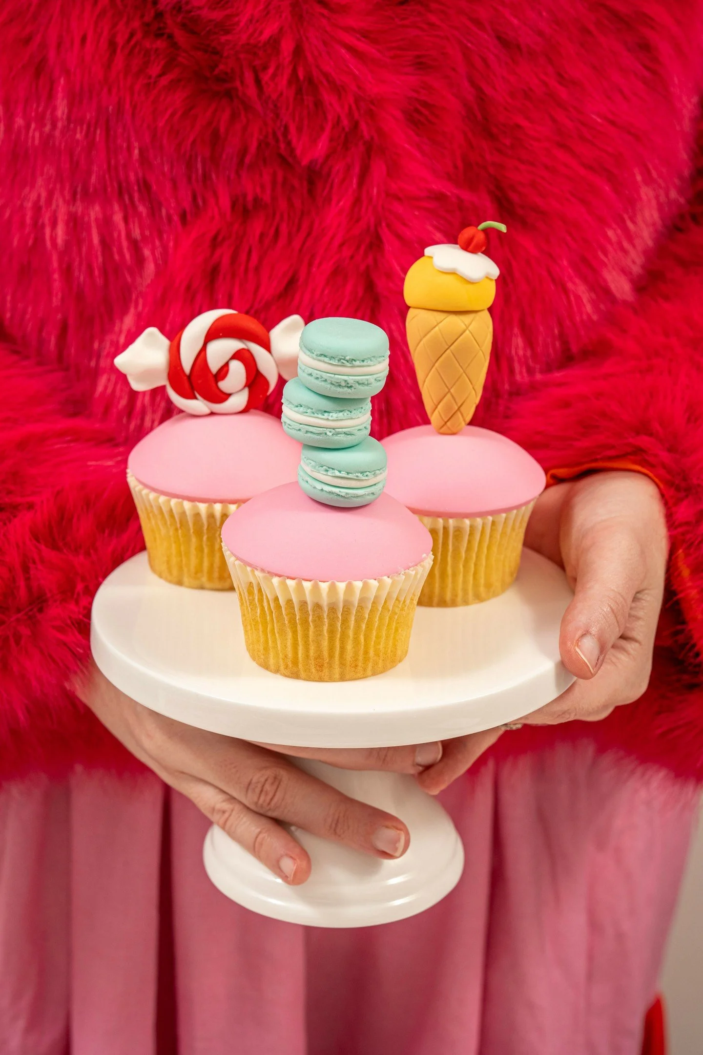 Life is sweeter when you are 🧁🍬

This might sound a little bit cheesy, but I honestly think that life is so much sweeter when you let yourself notice all the good stuff in your life. And I know that sounds really obvious, but I think it's easy to f