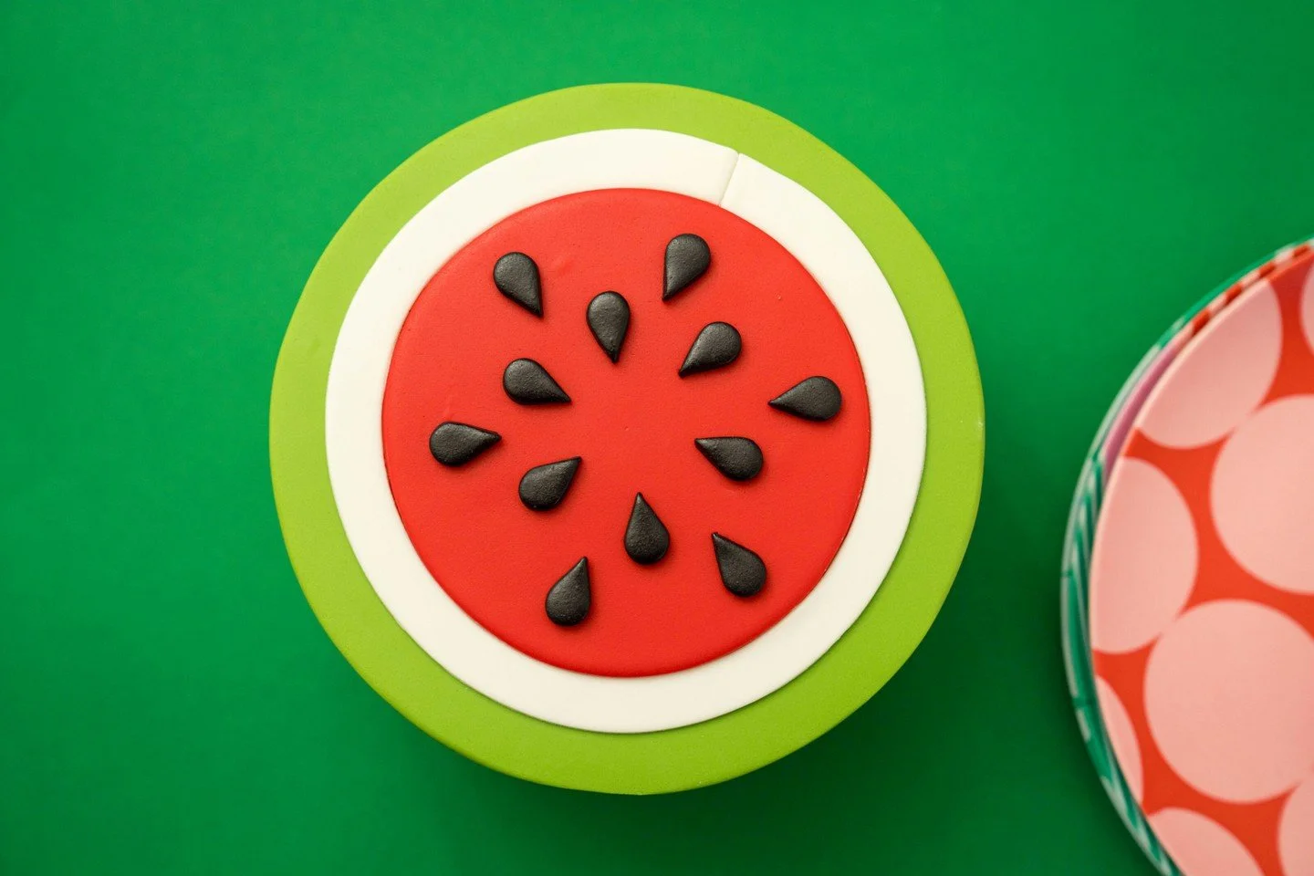 🍉🍰 I just love a bold and simple cake. And who can resist a watermelon?

Don't look too closely at the seed placement, I literally glued it together in 30 seconds in a massive rush 😆 but you get the gist! 

Would anyone be interested in learning h