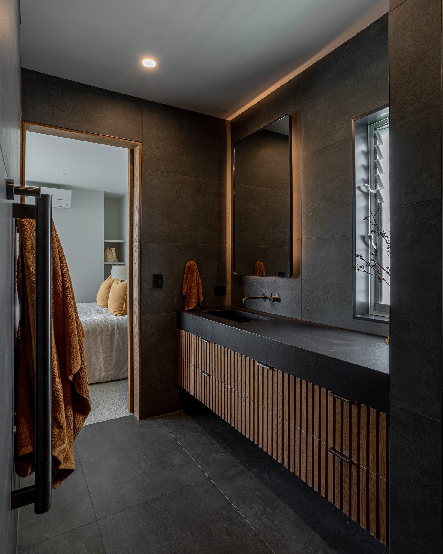 Design is in the details. In our latest blog, we explore how thoughtful bathroom design can transform function into feeling, from lighting placement to material selection.
See how we balance texture, tone and practicality to create calm, refined spac