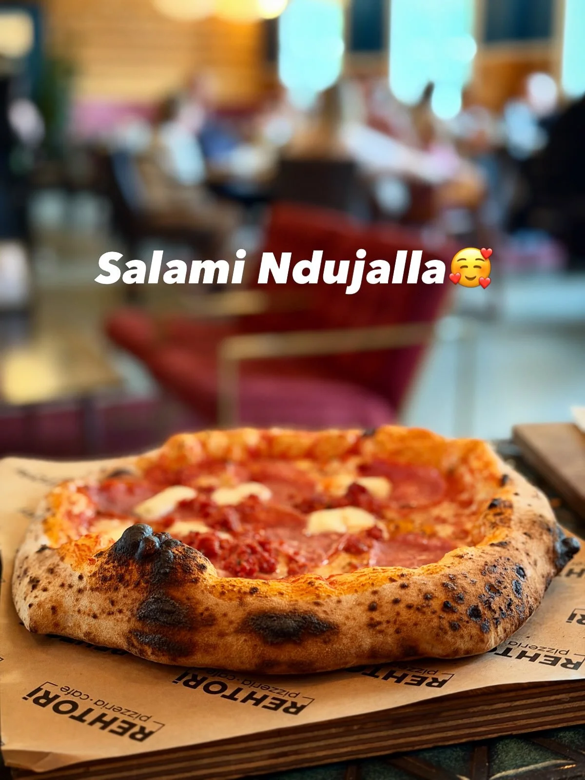 Vaikka sataa niin pizzaa saa aina 18.30 asti. Tervetuloa.
#pizzeriarehtori #pizza #iitti