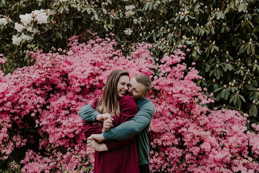 So excited for Nicola &amp; Mike to get married on Monday 🌞

Here&rsquo;s a little preview from their engagement session a few weeks ago! Im obsessed over the pink flowers 🌸 

#somersetphotographer #couplesphotoshoot #couplesphotographer #lifestyle