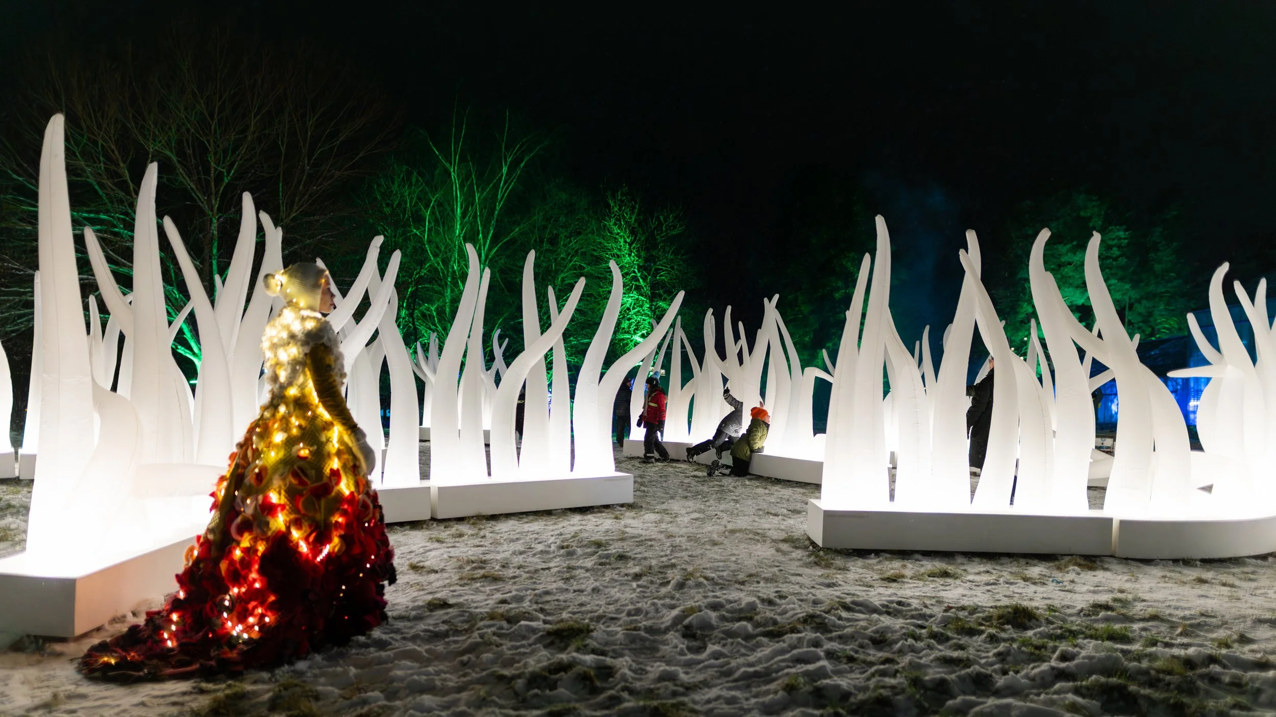 Labyrinth of Light / Paradedesign