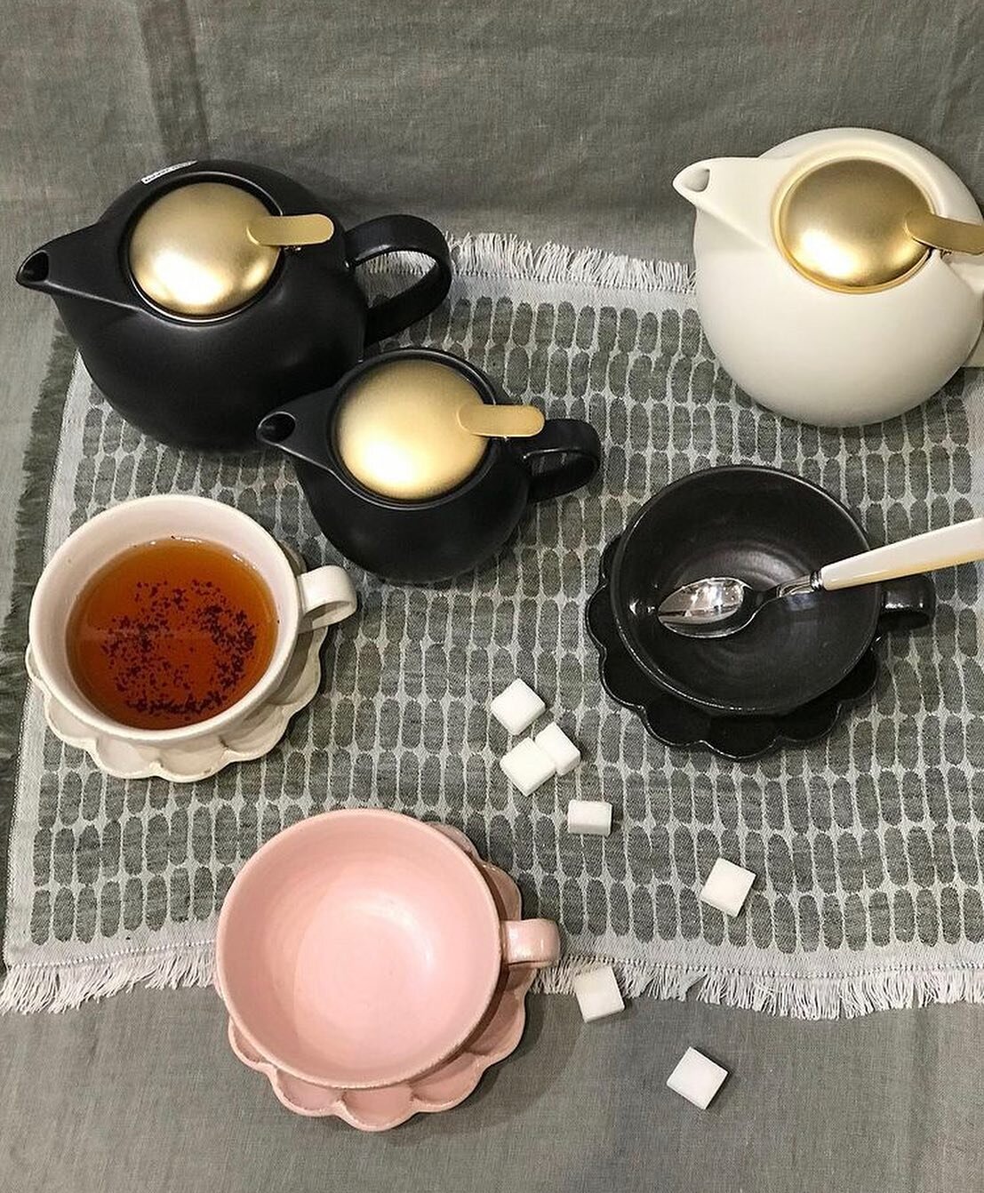 Cup of tea anyone ??? 
One of our wonderful stockists of the gorgeous Kaneko Kohyo RINKA range knows how to make tea time special &hearts;️&hearts;️&hearts;️ @thebaytree ➡️ love your work Susie 🖤🖤🖤
.
.
.
.
.