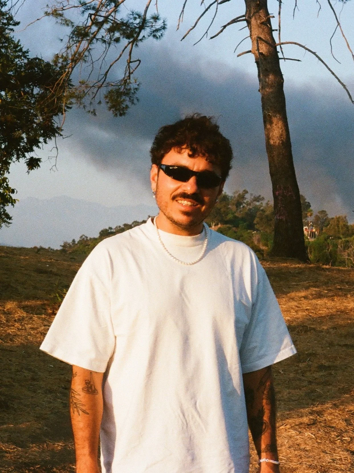 Cafè Sicilia (live)
Musician and producer, known for his work with Arlo Parks and La Roux, delivers irresistible live grooves.