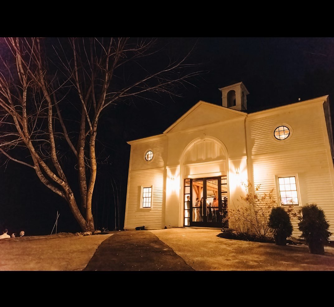 Oh what a night 🥂🌙
📸: @izzybouchardphotography 
.
.
.
#mainewedding #weddingvenue #maineweddingvenue #mainebride #fallwedding #newenglandweddingvenue #venue #luxuryweddingvenue #victorianweddingvenue #carriagehouse #2024bride #2025bride #wolfandha