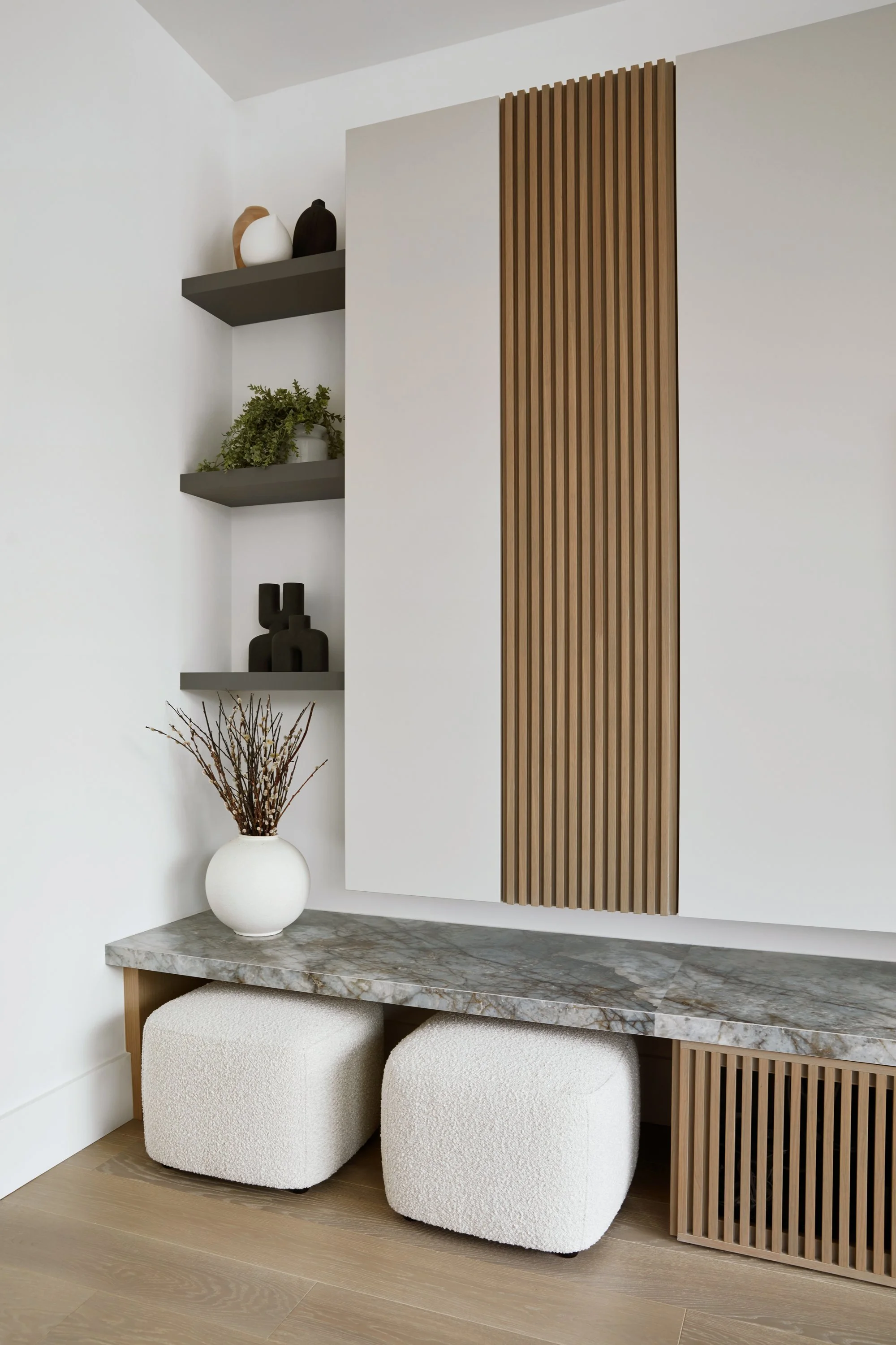 220324-SLD+HD+KCC_LivingRoom_Vignette_02.jpg