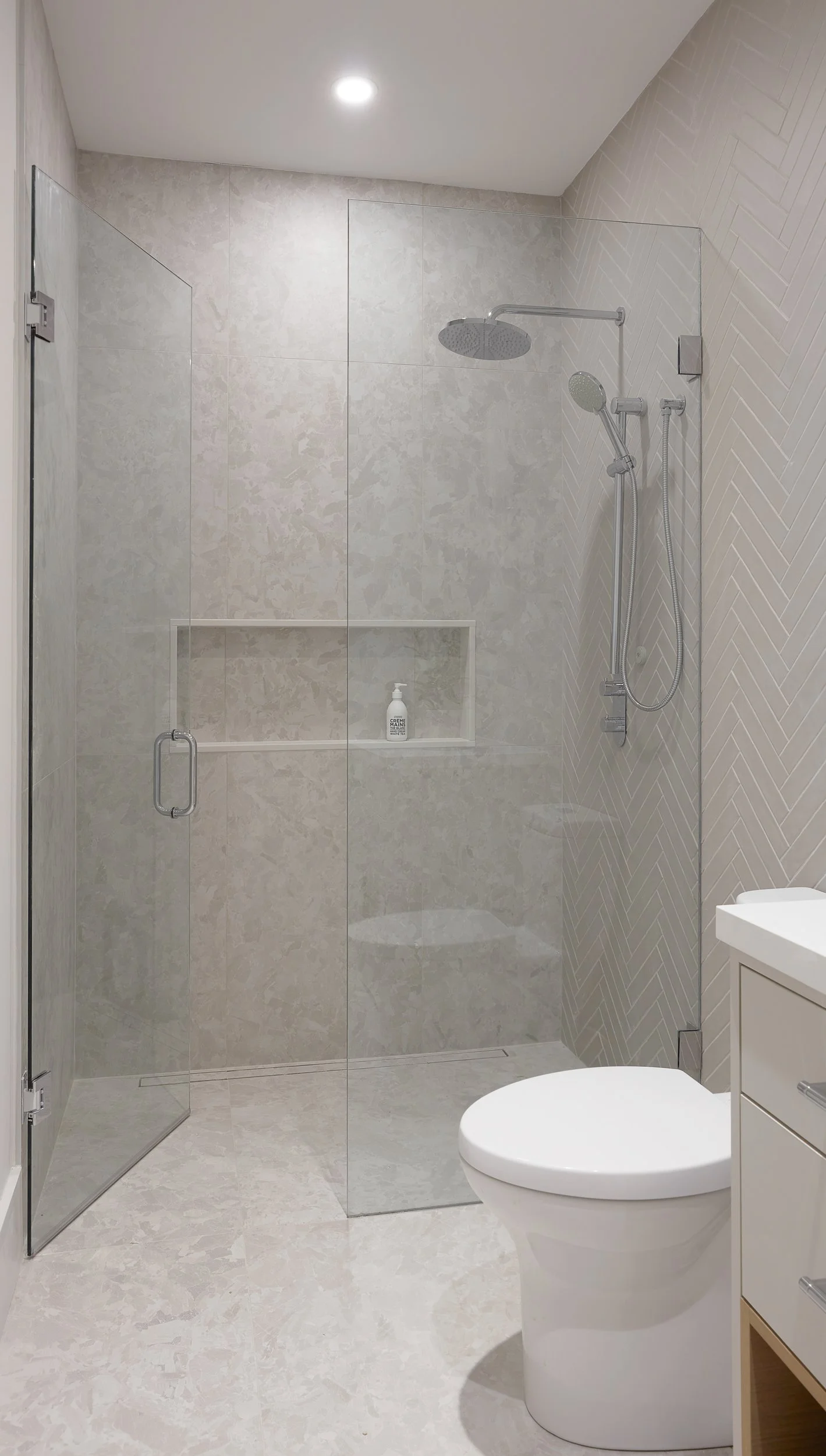 220221-SLD+MW+CBG-GuestBathroom_02.jpg