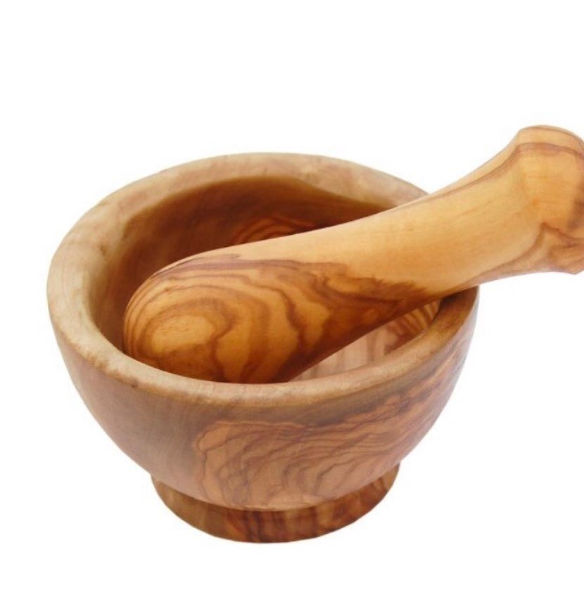 Not just a gorgeous ornament for your kitchen&hellip; if you love cooking, this truly is an essential kitchen item! Using fresh ingredients for the start of any recipe.

This olive wood mortar and pestle works faster than a knife to crush nuts, pound