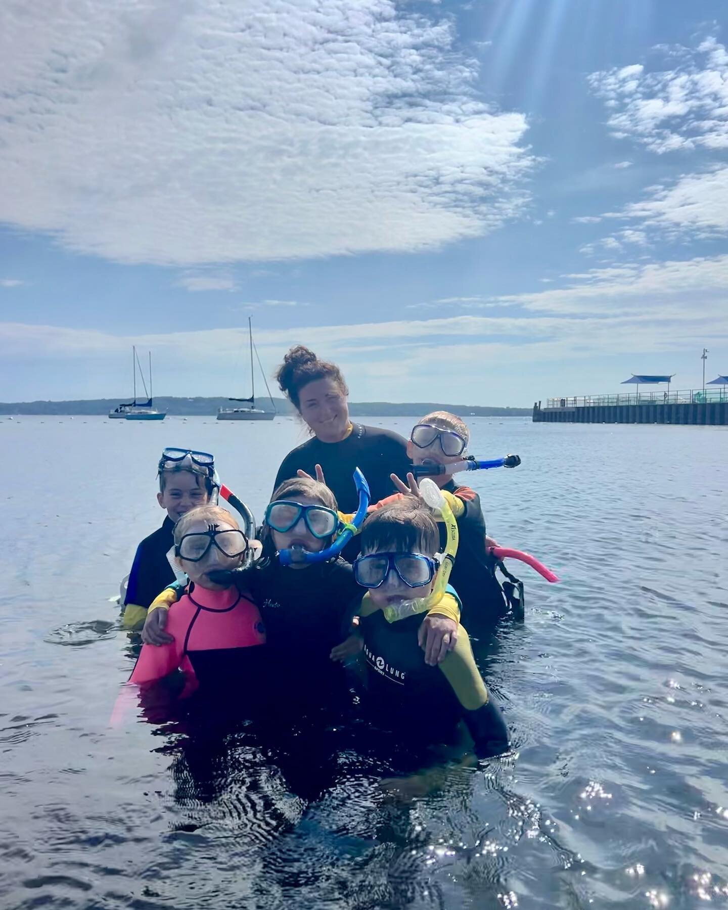 I gives me great happiness to introduce new underwater opportunities to this age group! They are ALL so darn smart and observant! Just a pretty cool thing to witness 🤿😎🤿