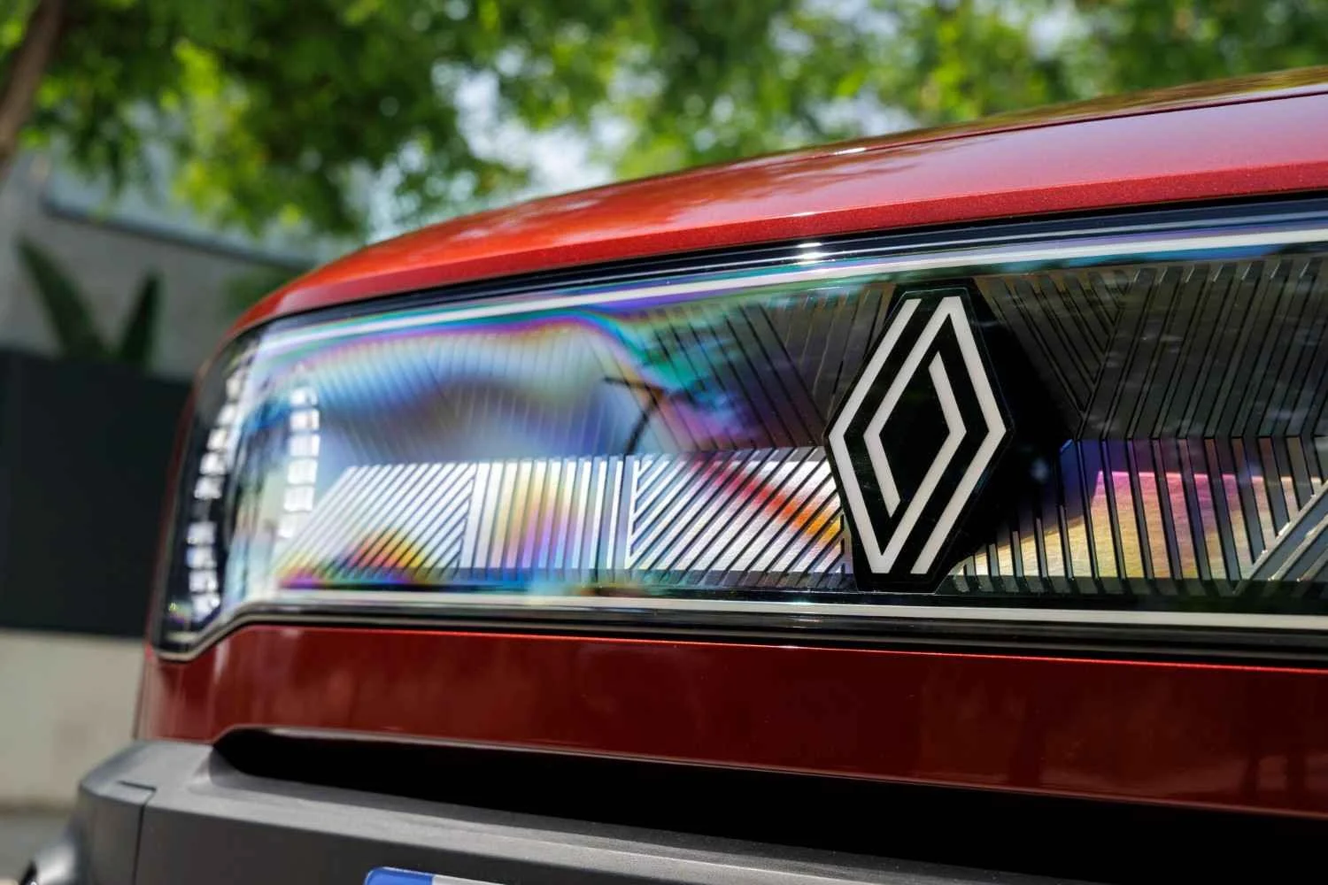 Renault-4-E-Tech-electric-Plein-Sud-Techno-Carmin-Redcopy4.jpg