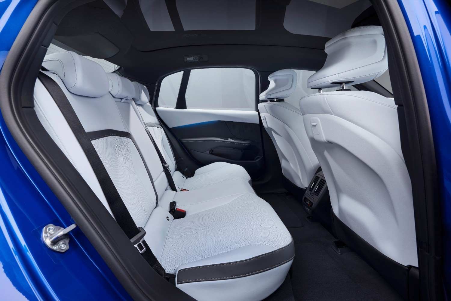 P90632252_highRes_the-new-bmw-i3-50-xd-100kb.jpg