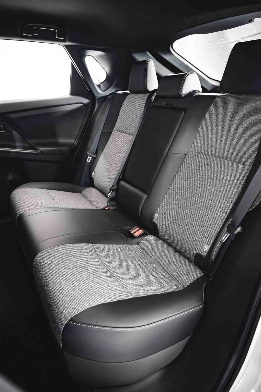 Toyota-BZ4X-Interior-17-scaled-100kb.jpg