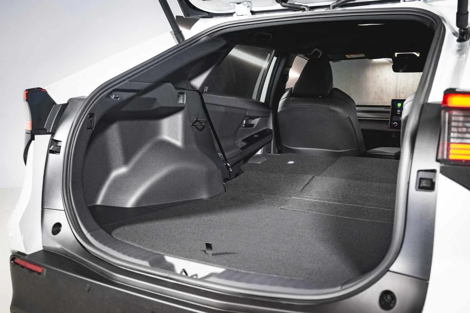 Toyota-BZ4X-Interior-23-scaled-100kb.jpg