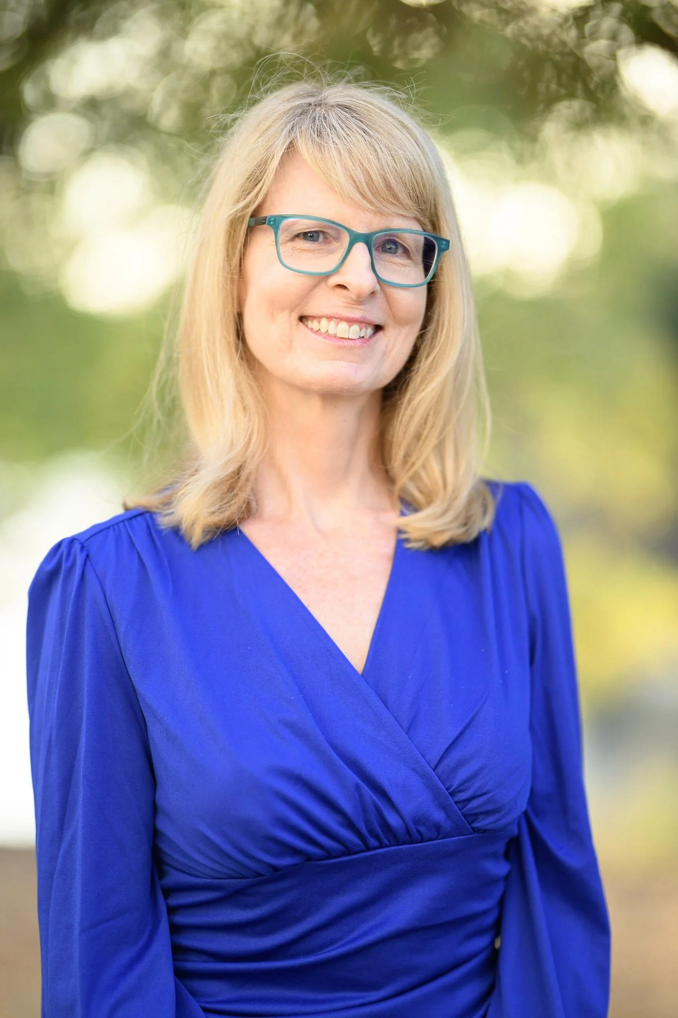 About Writer & Journalist — Elizabeth Smith