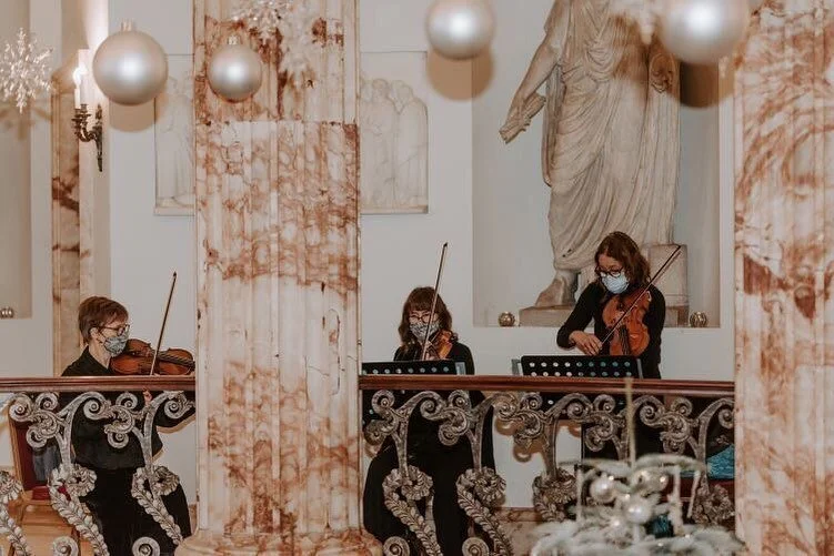 Congratulations to Frances and Matthew! Stunning #holkhamhall wedding and photo by @natalielaurenphotography 
#bridetobe #norfolkweddings #suffolkweddings #londonweddings