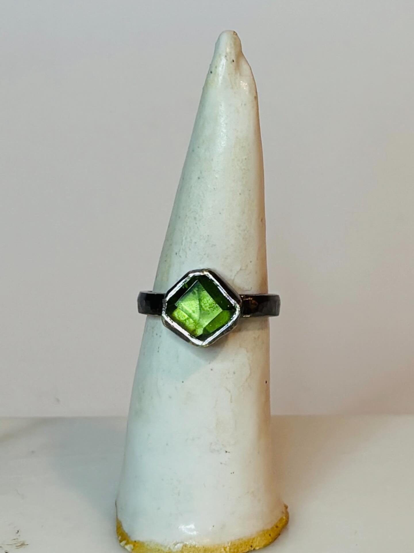Here&rsquo;s a little burst of summer glow in ring form on this snowy day here in Wisconsin 🌿✨
This Peridot has that fresh, luminous green that feels like sunlight filtering through new leaves. Set in a handcrafted bezel, it&rsquo;s a sweet reminder