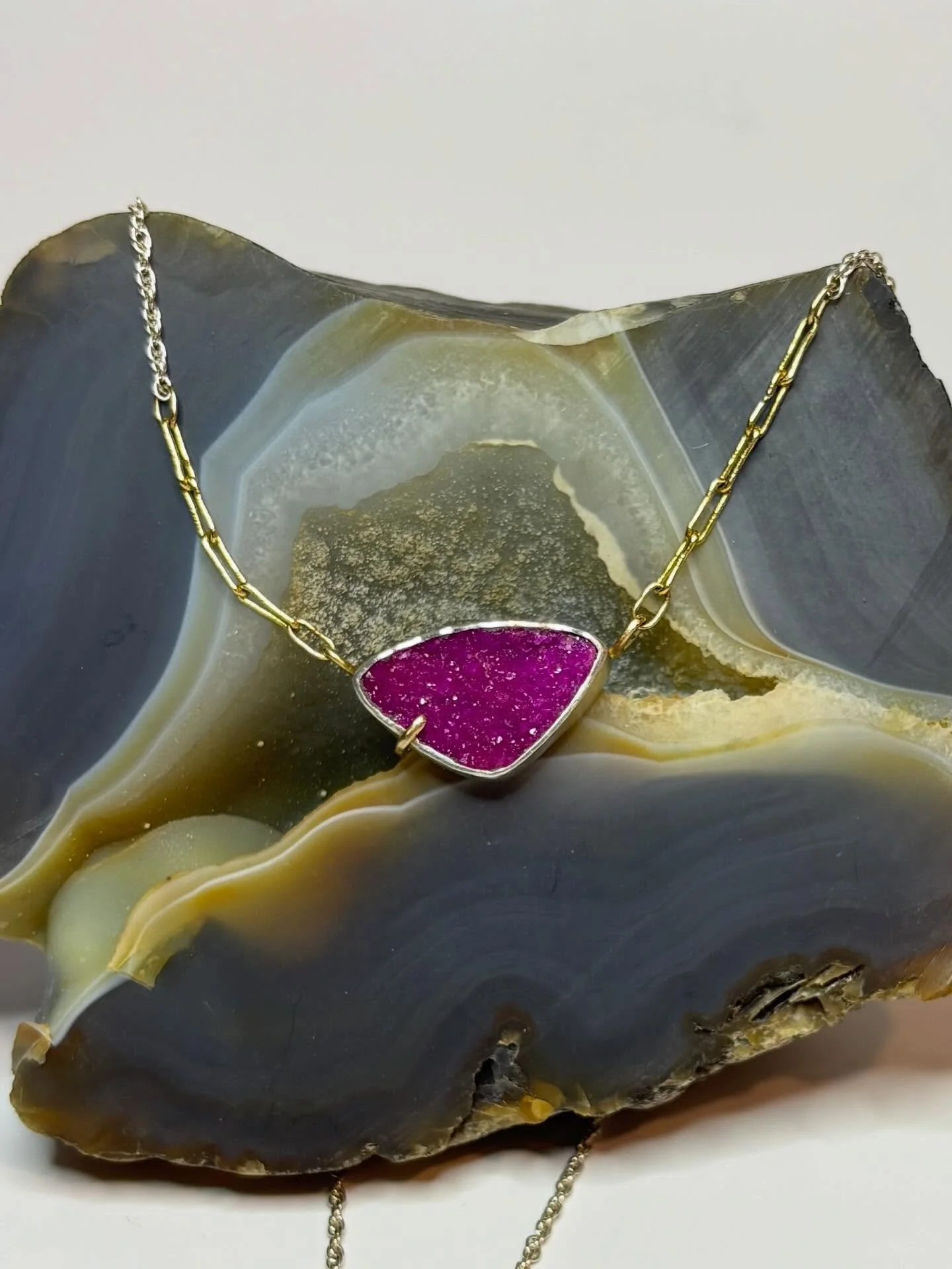 A Vibrant Pink Druzy that truly glows ✨
Set in a smooth silver bezel with warm gold prong, this necklace is all about beautiful contrast. The gold chain flows into silver, creating an effortless mixed-metal look that feels both modern and timeless. F
