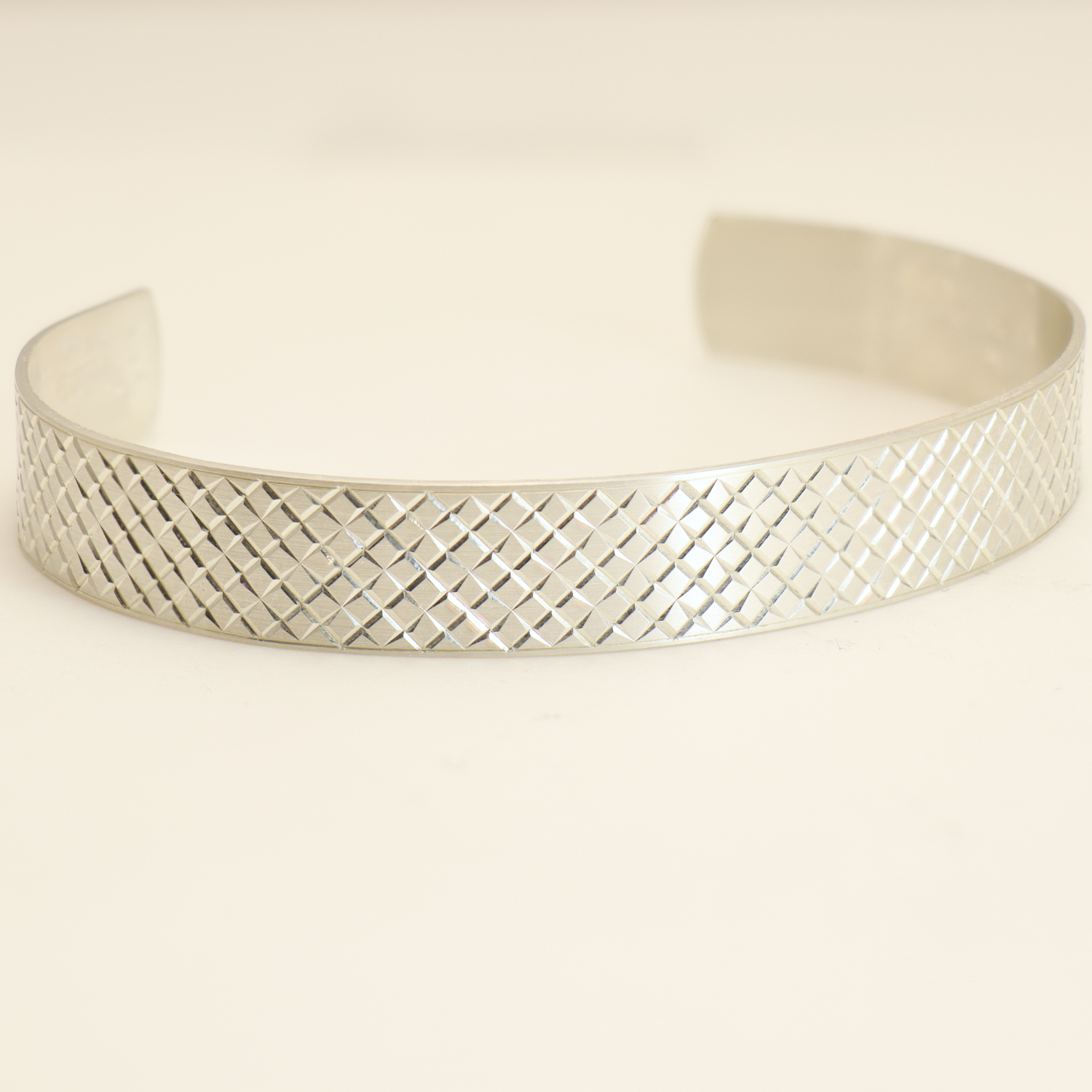 Bright Cut Diapered Cuff Braclet.png