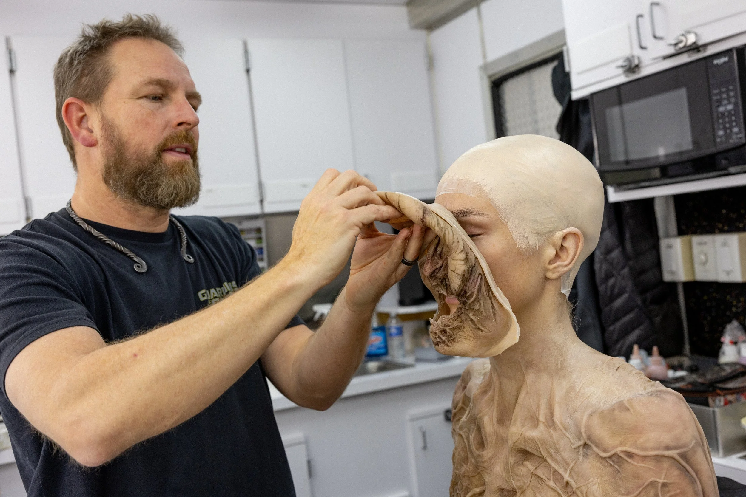 Sakanashi - Applying prosthetics on the wretched devours.jpg