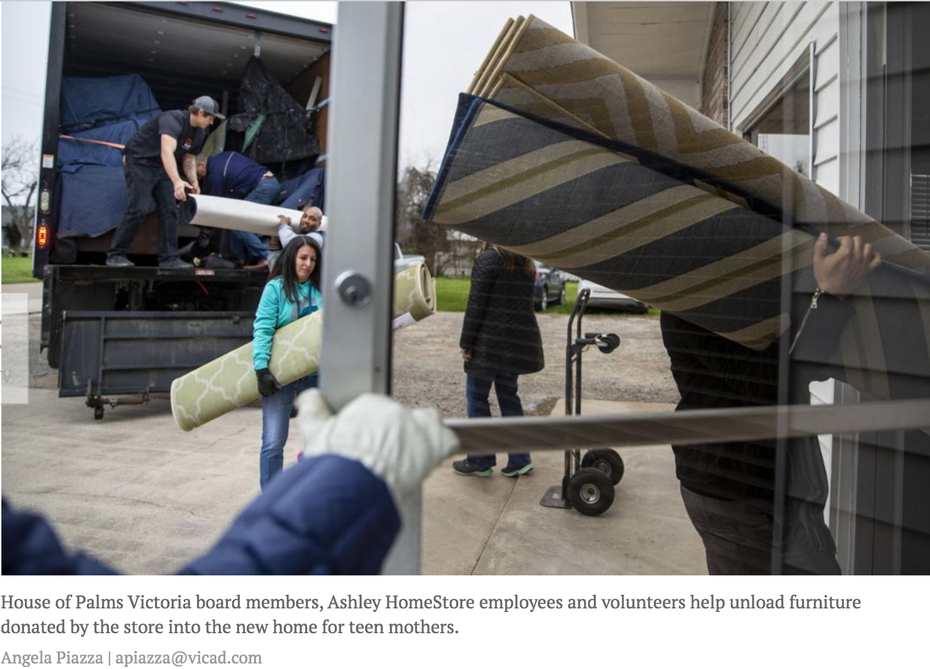 House of Palms Victoria receives furniture donation — Victoria House of