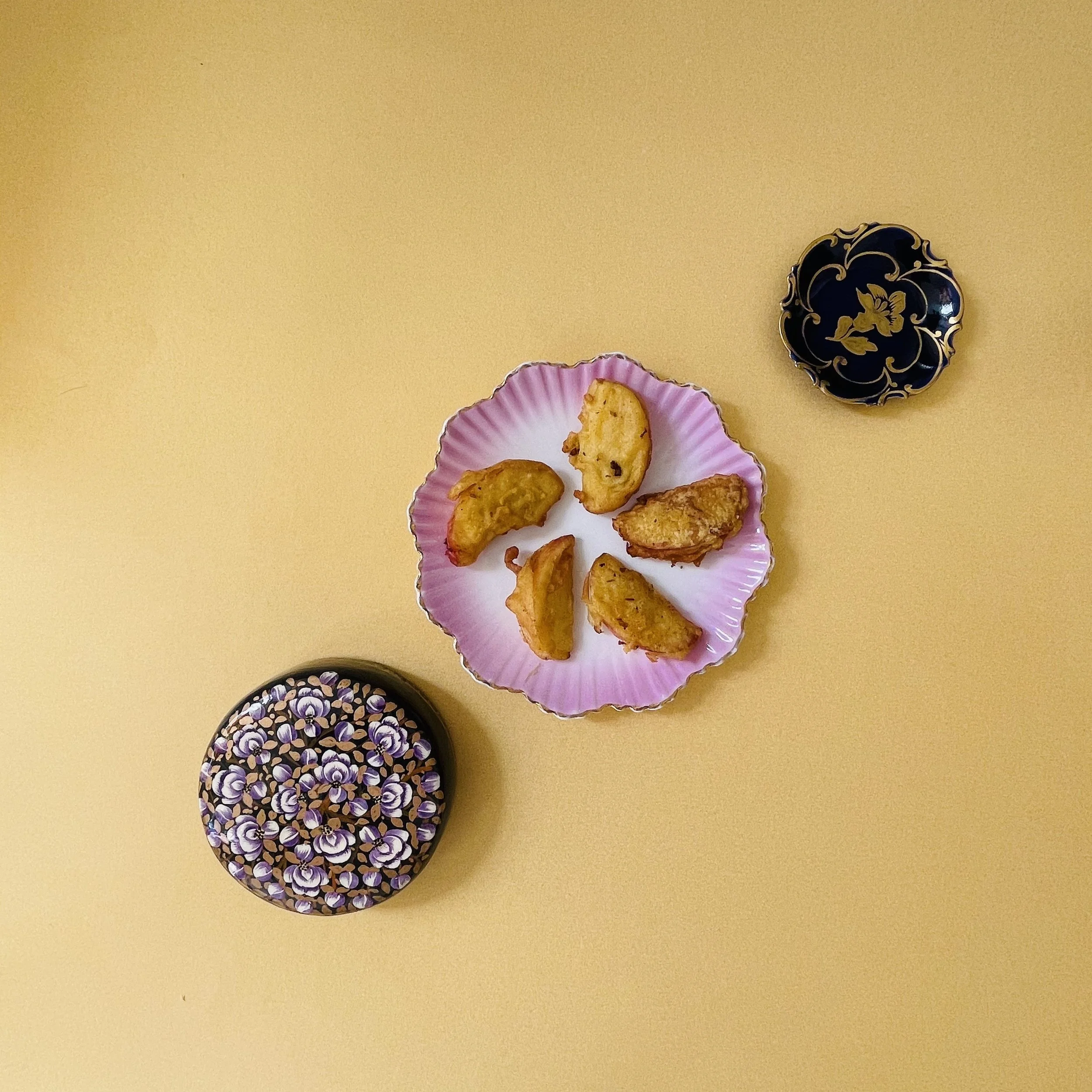 Tchoonth pakore_apl blsm bonbonniere_apl blsm plate.JPG