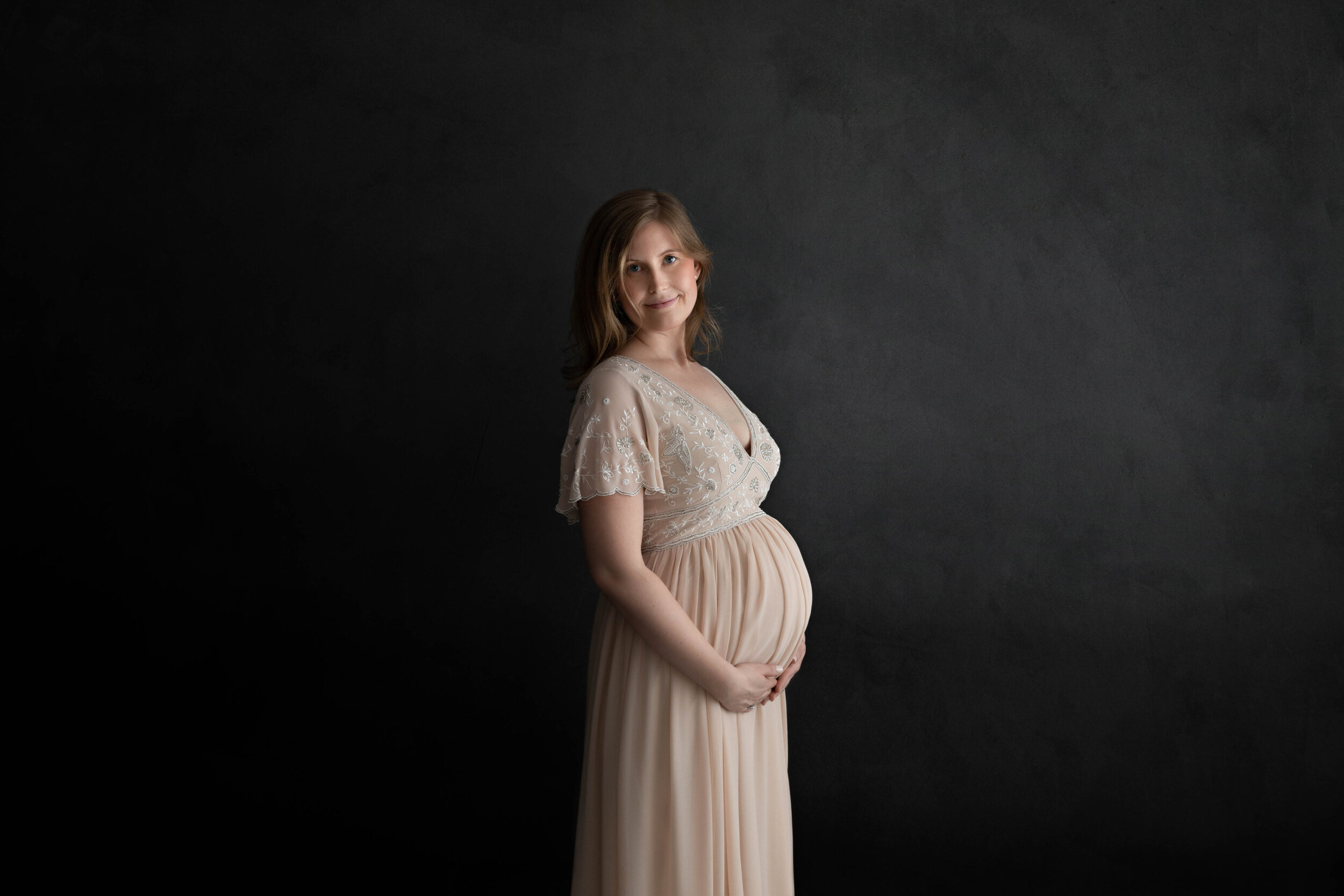 What to wear for your maternity photo session? Best Outfits for & Dresses  for a Maternity Photoshoot — Camille CD Photography