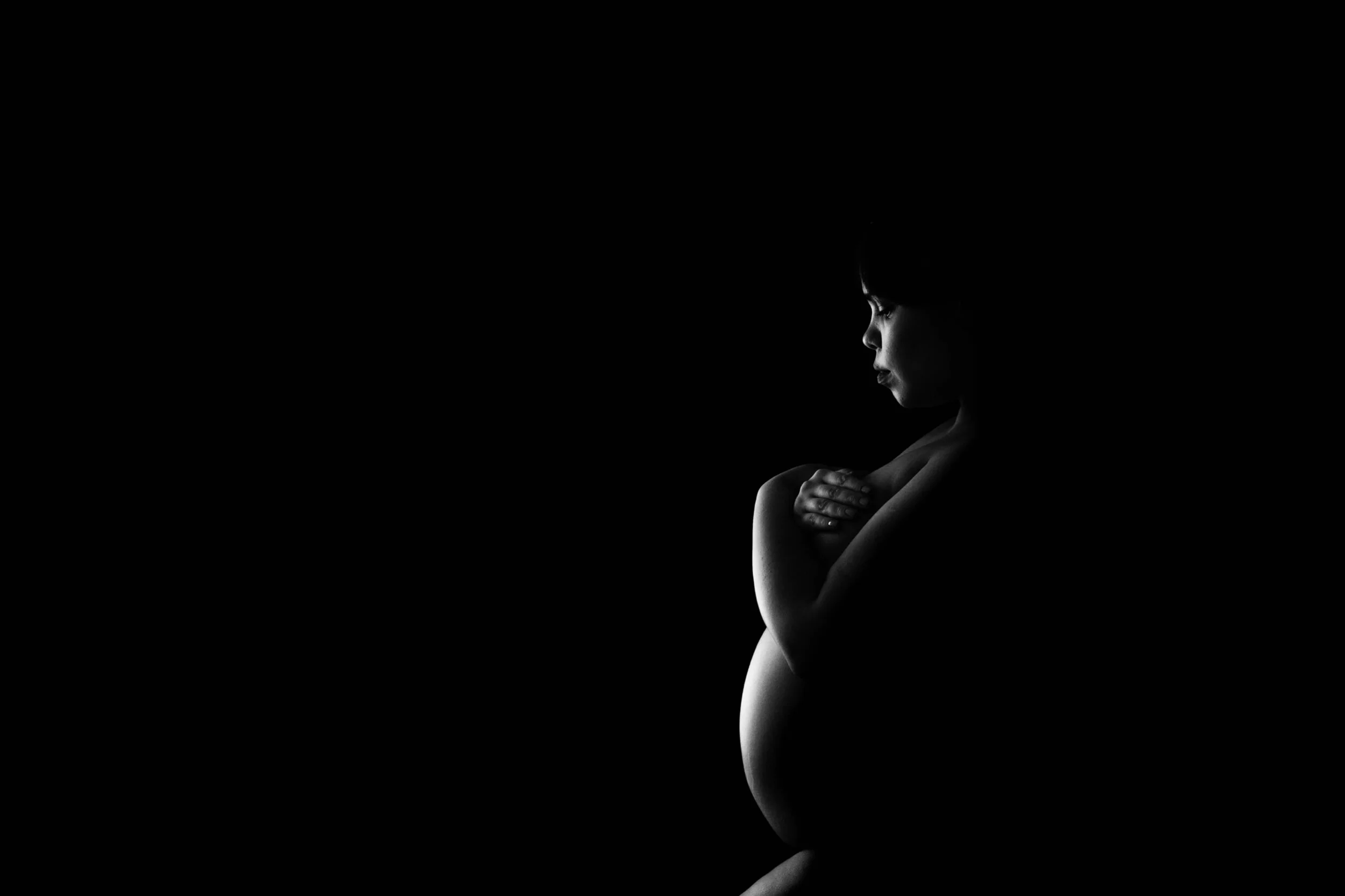 When is the Best Time for a Maternity Photo Session? - By Aix-en-Provence Maternity and Pregnancy Photographer (Copy)