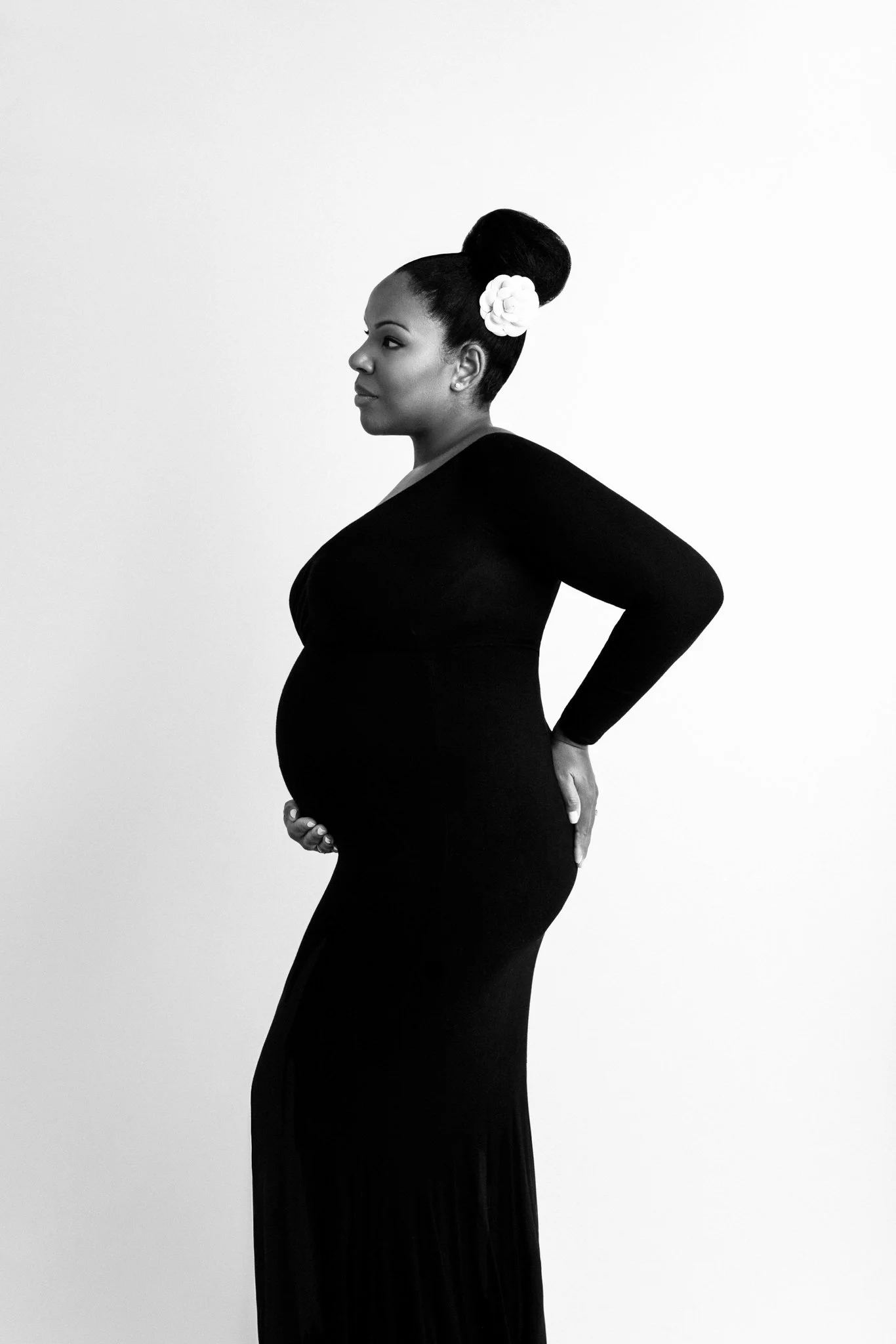 photo-editoriale-grossesse-femme-enceinte-studio-cabriès.jpg