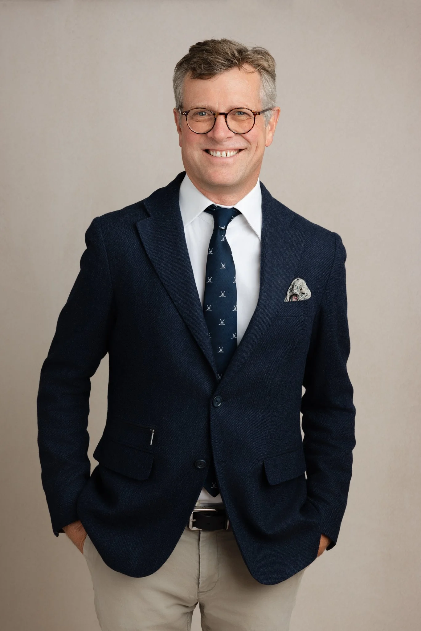 portrait pro homme elegant.jpg