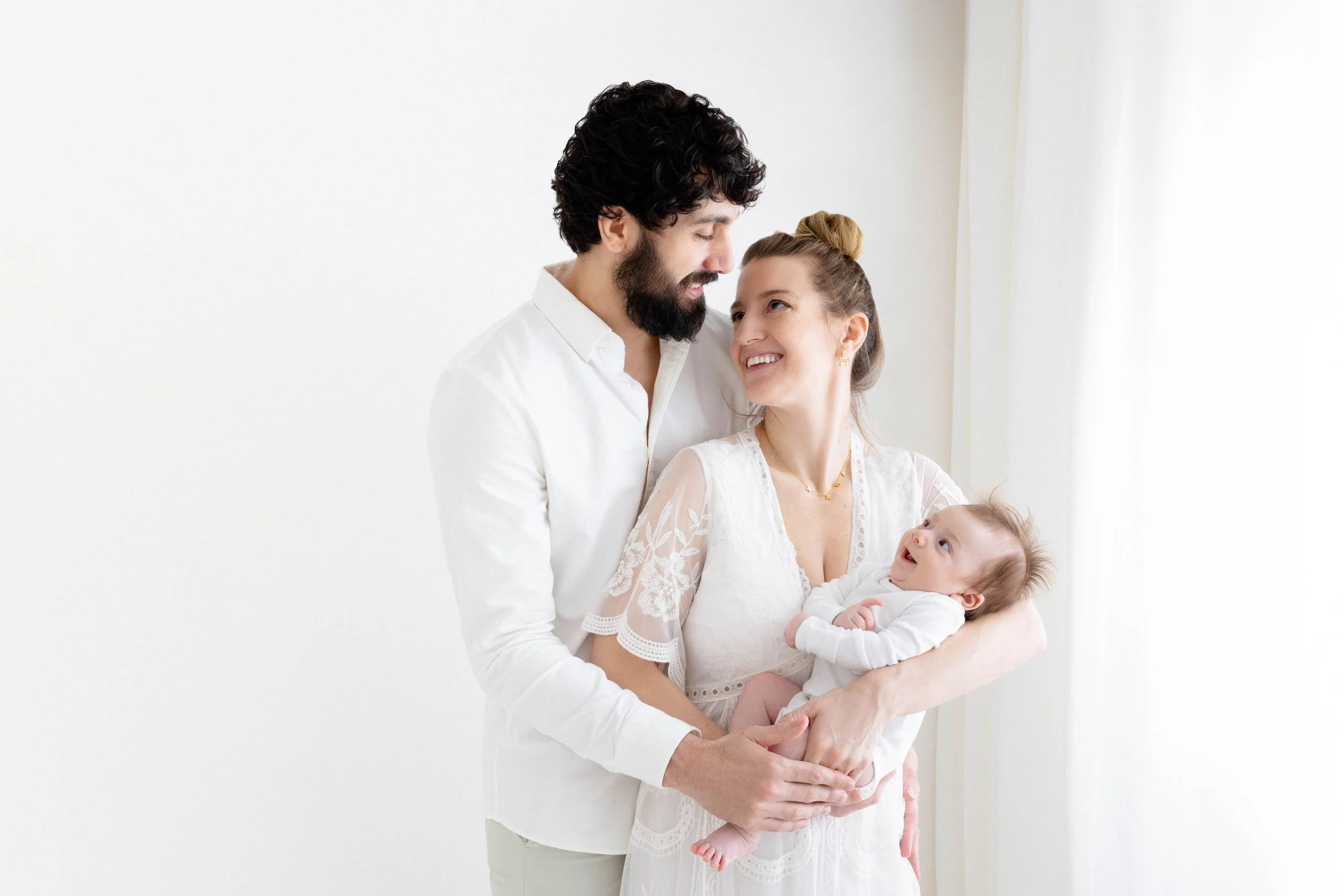 bébé avec maman et papa