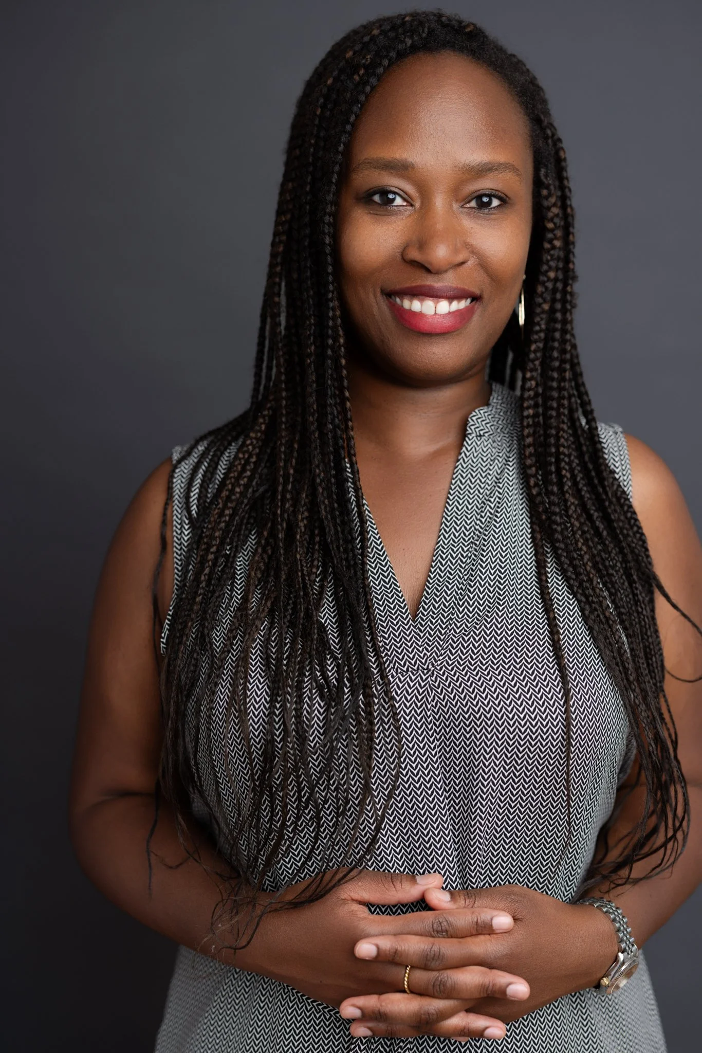 portrait-corporate-dynamique-femme-africaine-france-linkedin.jpg
