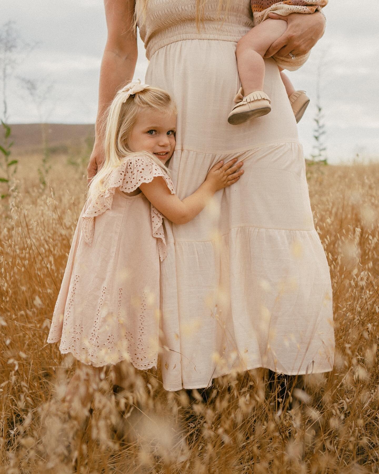 Sneak peek from the sweetest mommy &amp; me session. These motherhood sessions are so special. Moms, book the photoshoot, get in the photos! I promise you will never regret it. These photos are from a little collab I did with my friend @jamiemarie_ph