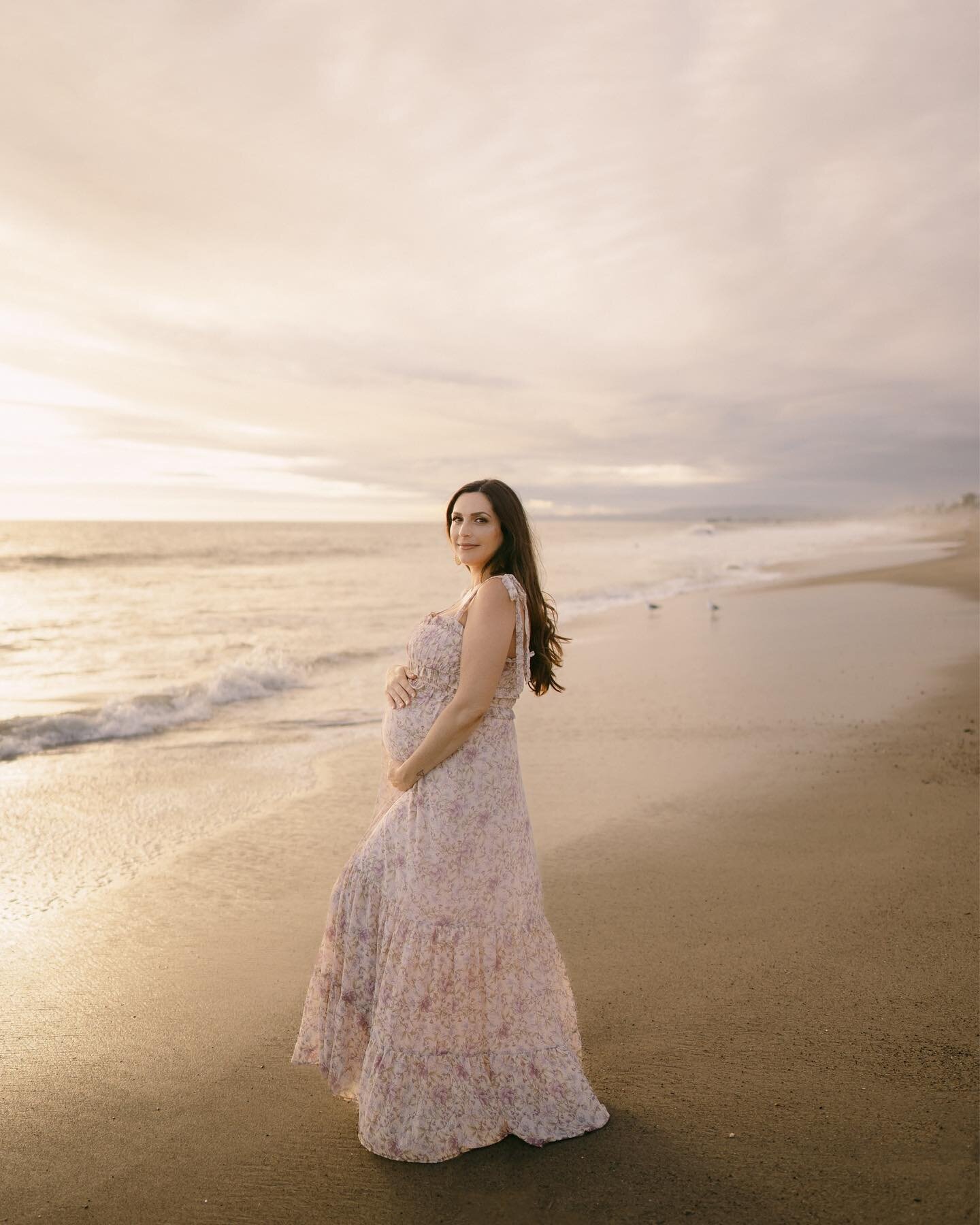 Such a stunning mama! I just love maternity sessions so much. 

Note to self: when telling clients to be careful going down the sandy stairs, be sure to follow the same advice. 🤪🙃