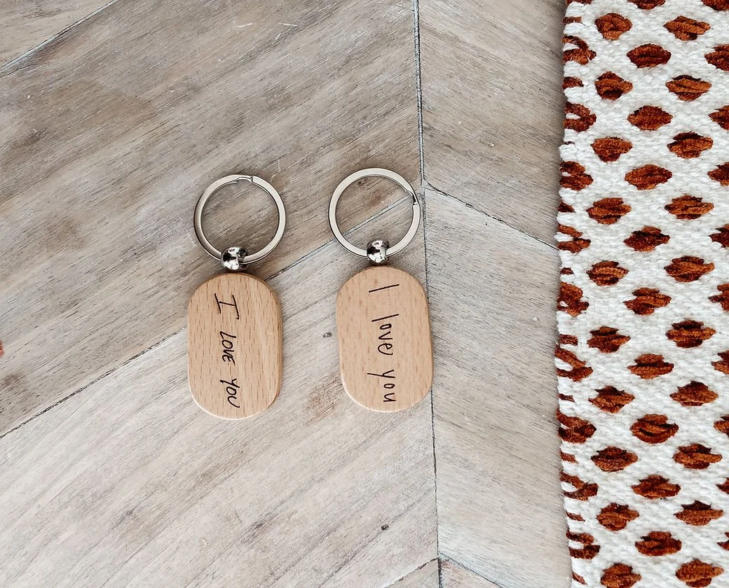 Personalized wooden keychain with handwritten message engraved