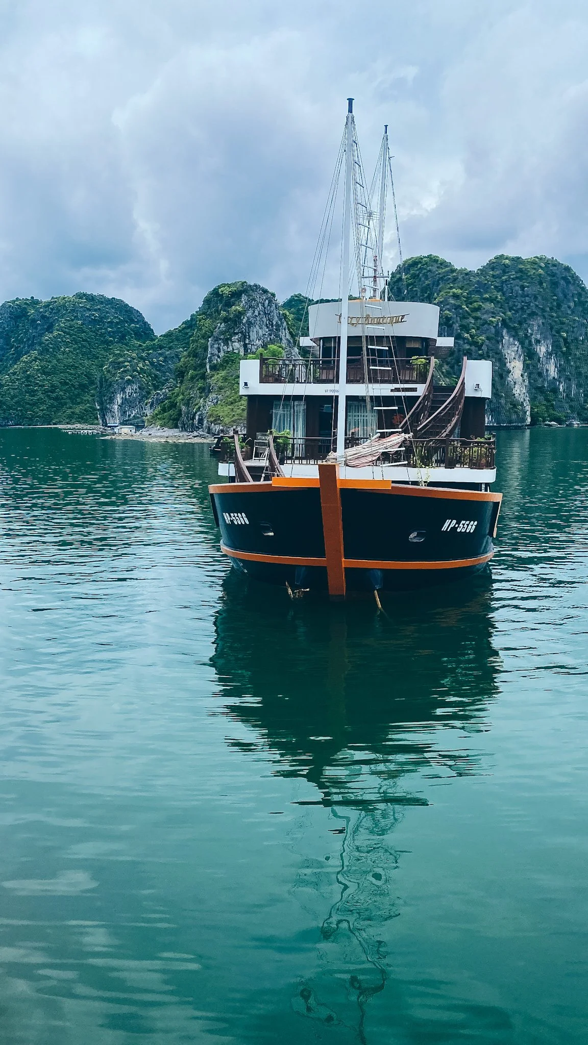 Fisher boat in Ha Long Bay