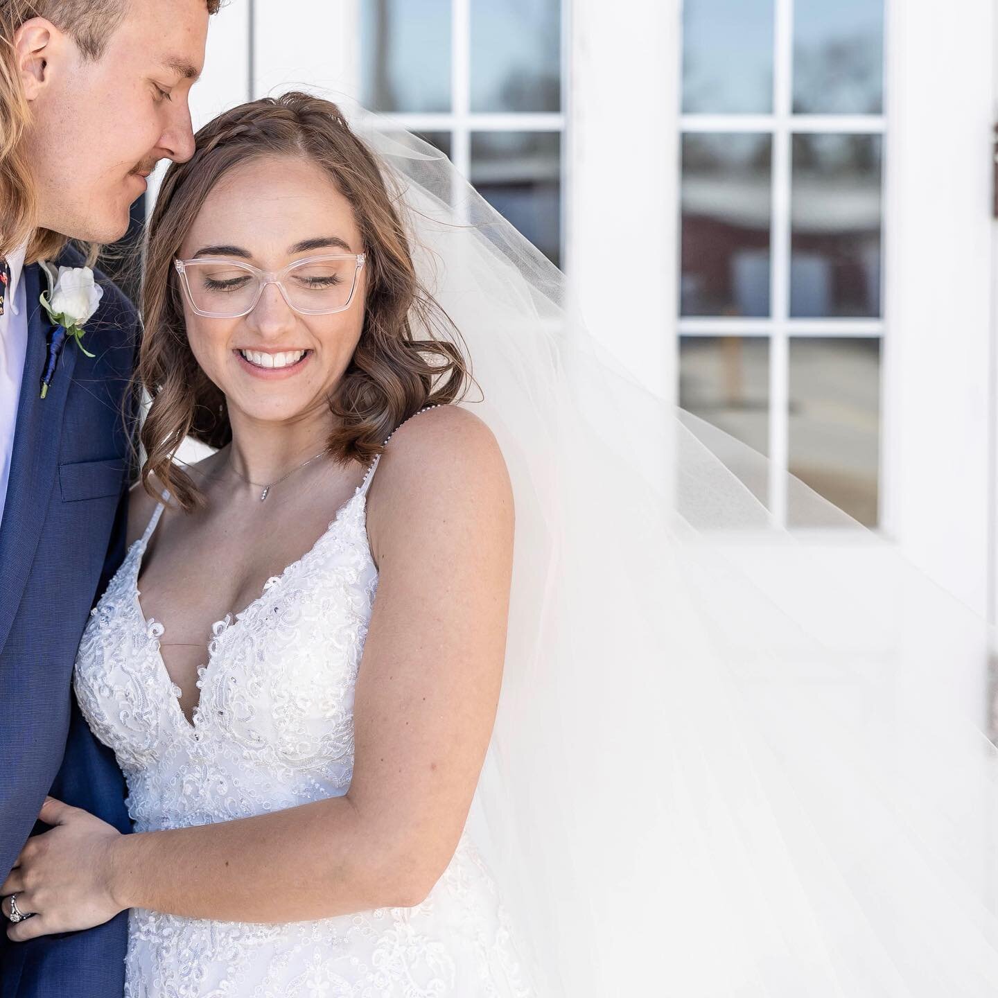 Wedding Tip: A long, light, flowy veil is always a good idea! It adds so much softness and motion to your husband and wife portraits 🤍