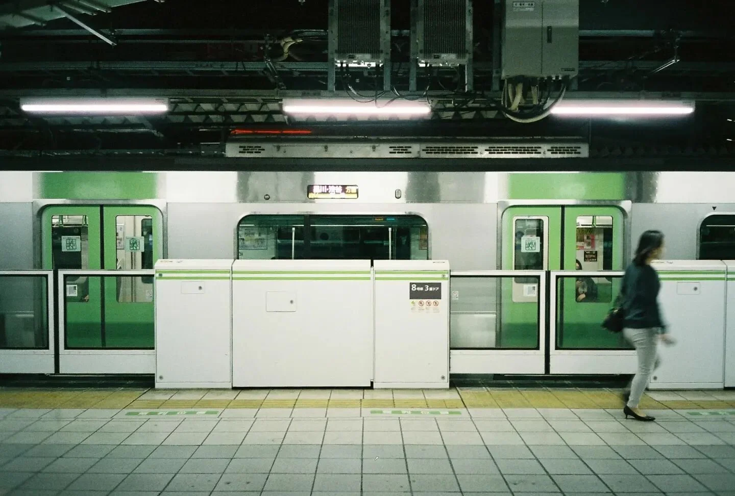 Keep moving, yeah? #yamanote #fujifilm #superia400