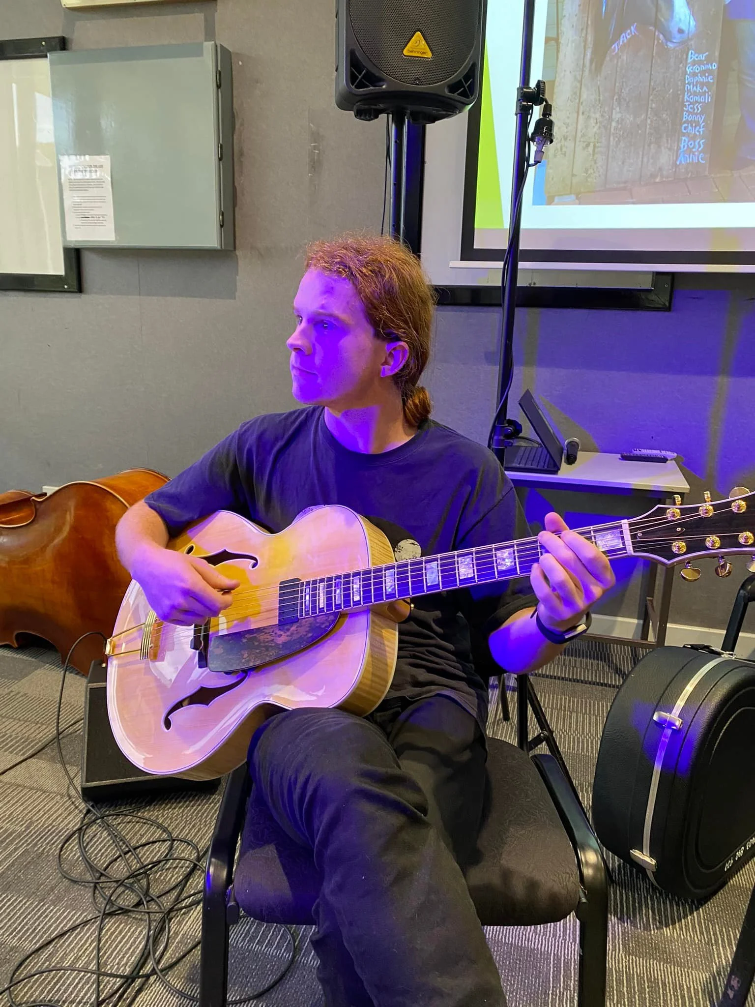 After 9 months, I finally got to play my new 17&rdquo; hand carved archtop, which was built by the amazing Scott Wise in March of 2023. 

What a wonderful instrument, a very authentic archtop sound.

The materials used are

German Spruce Top
European