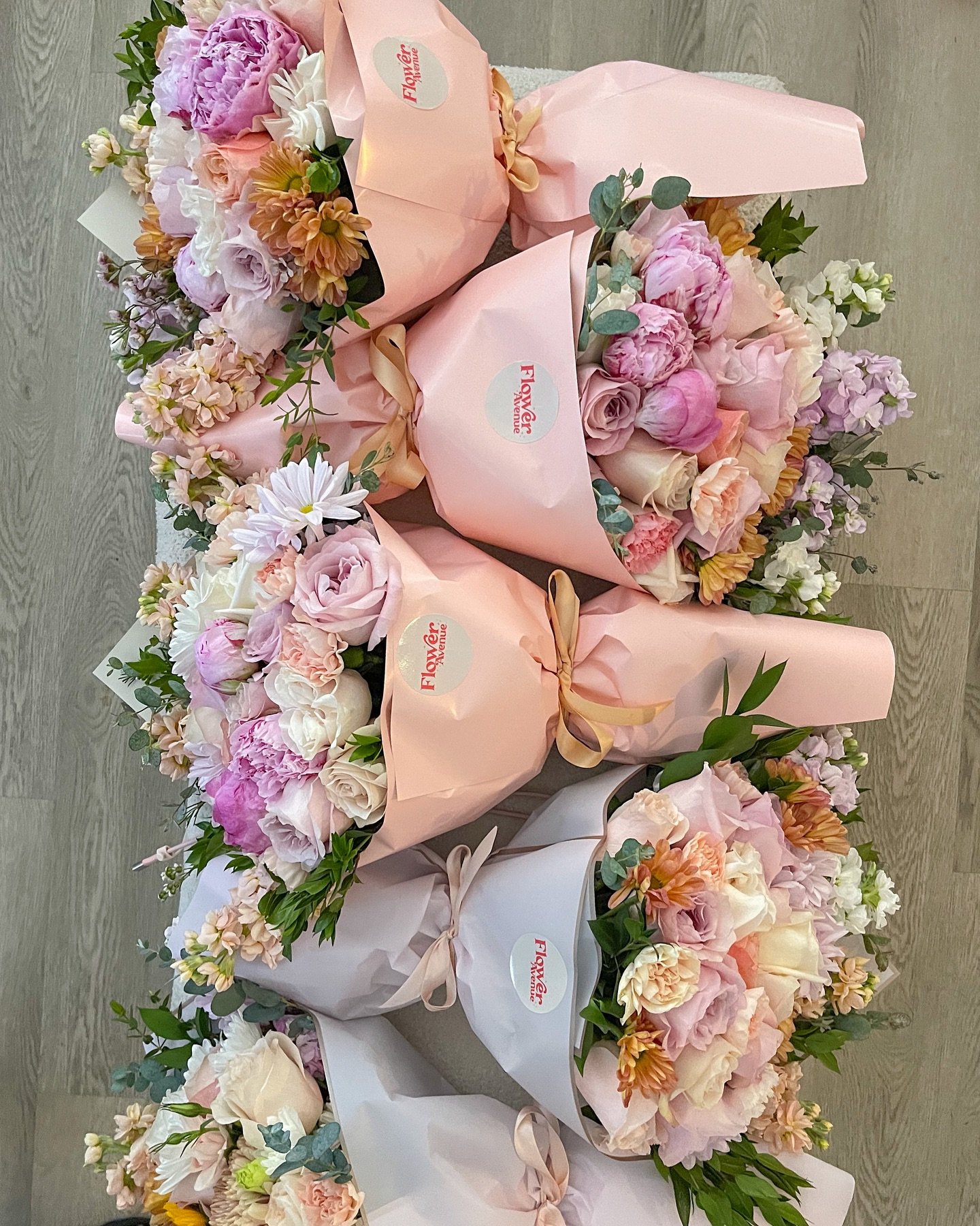 Speechless 🎀🫶🏼💕🌸
These wrapped bouquets are everything!💅🏼