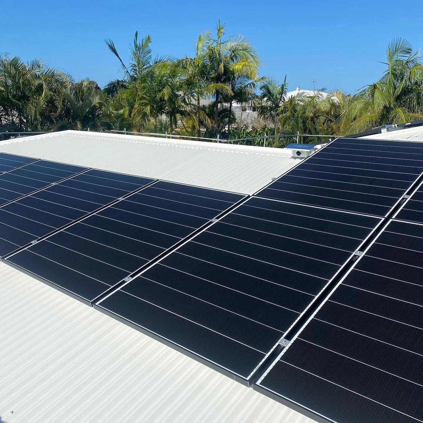 Another great install by Logic Solar team! Winning combo of Fronius Primo inverter &amp; smart meter paired with Hyundai 400W VG panels and Clenergy hollywood black racking. 
#logicsolar #logicenergy #cleanenergy #renewableenergy #sunshinecoastsmallb