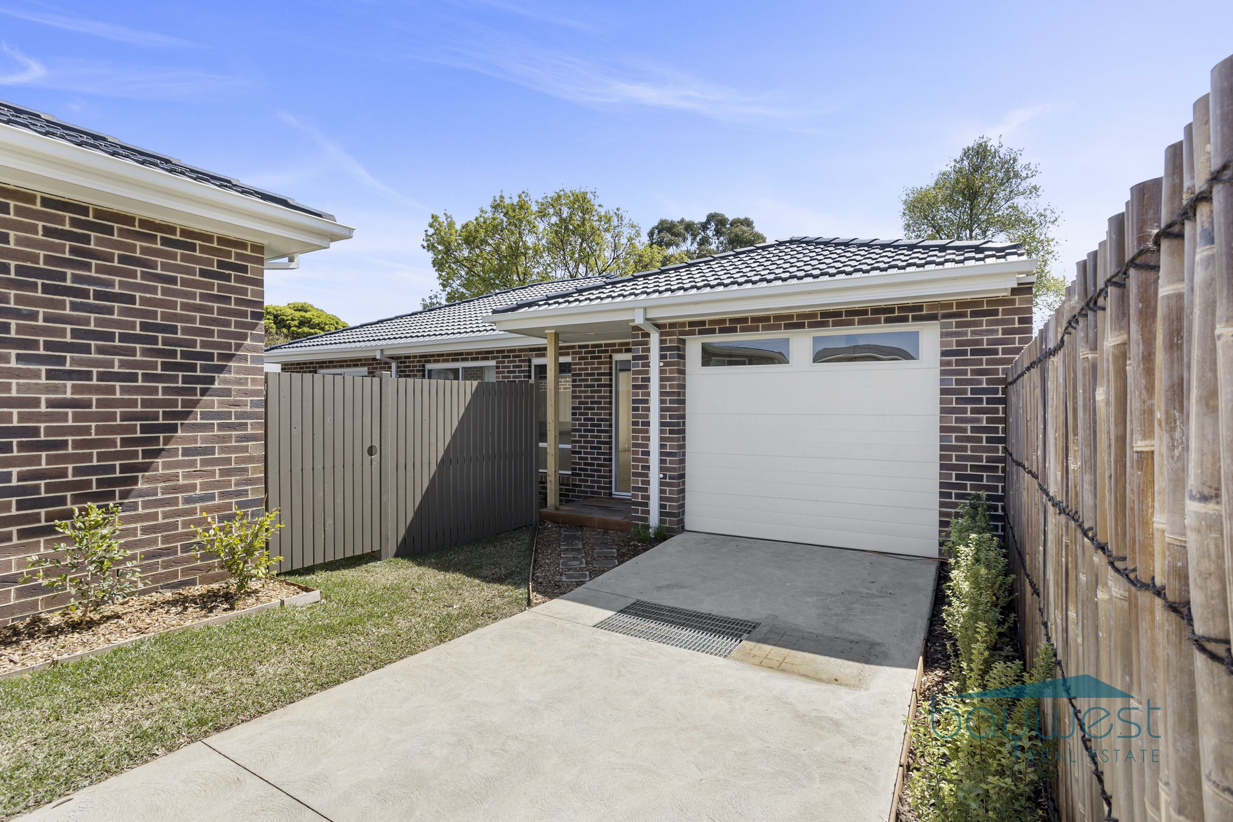 001_Open2view_ID782629-8_11_Hodgins_Road.jpg