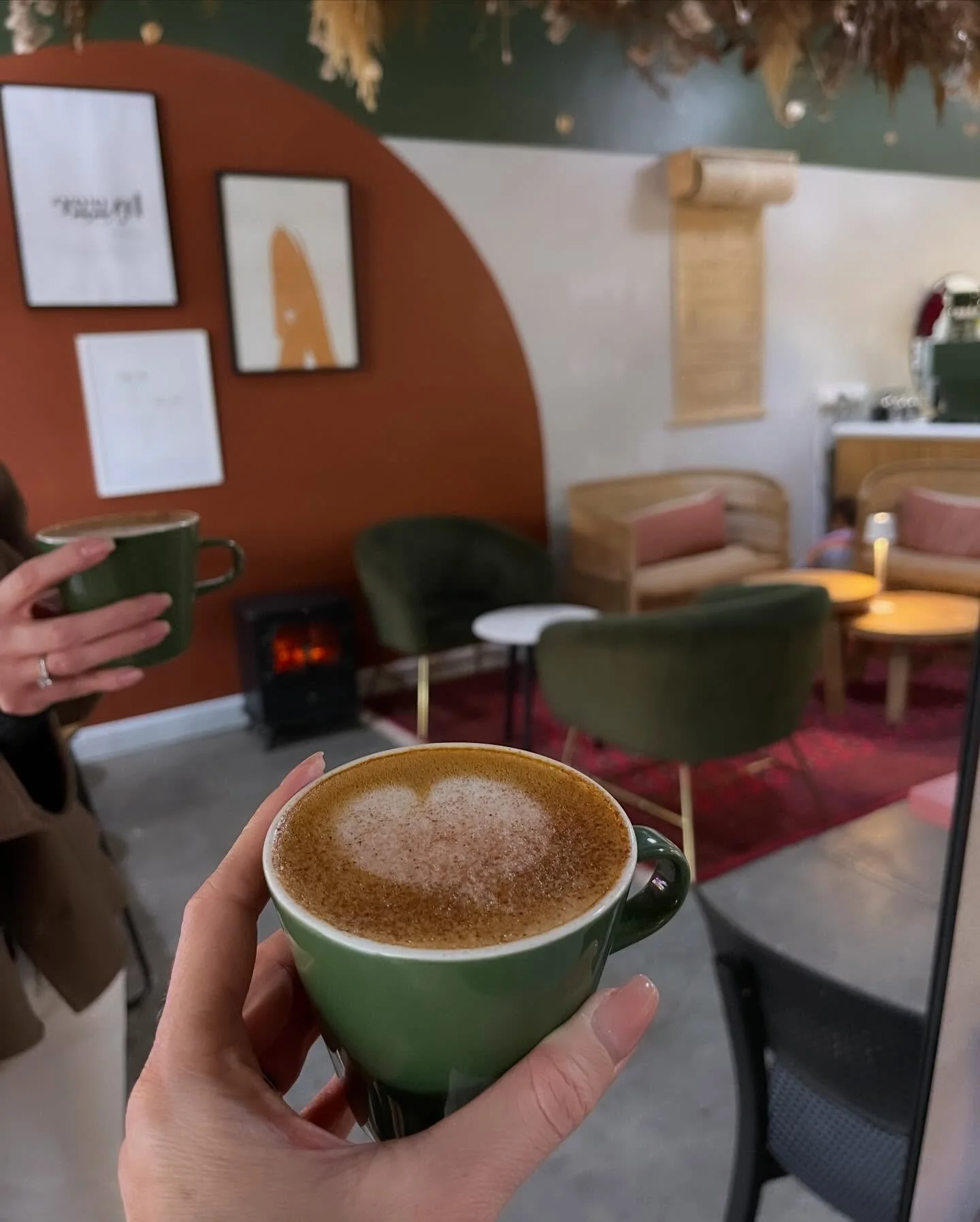 Warm up in our cosy lounge with good coffee ❤️&zwj;🔥