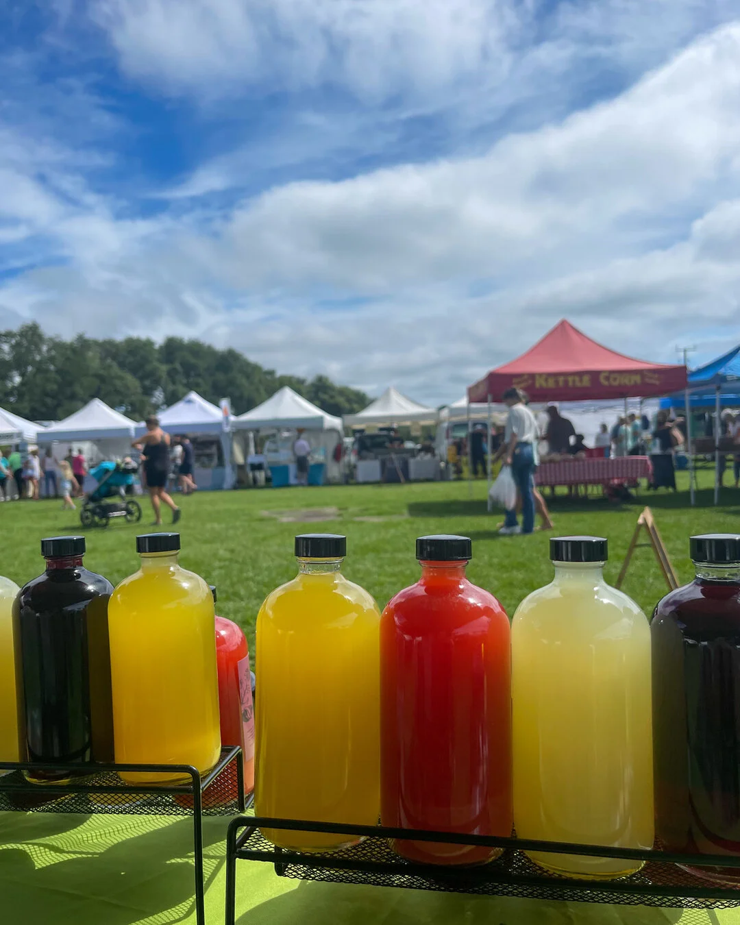 Happy Monday! We're all set up at the Wrightsville Beach Market until 1 PM today. Come say hello!​​​​​​​​
​​​​​​​​
#pomonashrubcompany #pomonashrubco #pomonashrubs #shrubs #shrubcocktails #shrubsoda #drinkingvinegar #drinkingvinegars