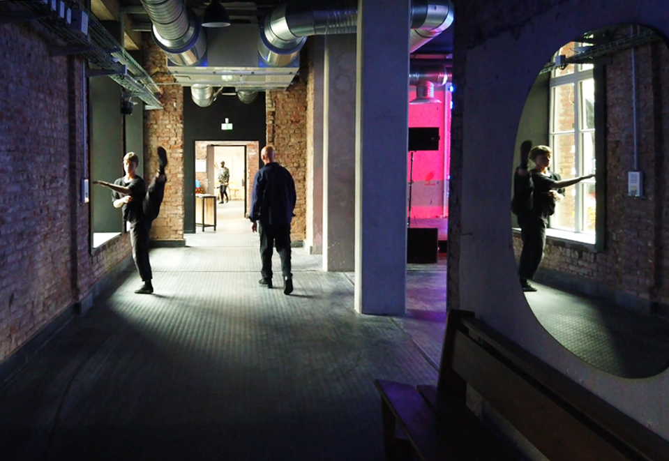 danseuse arret sur image redressée.png