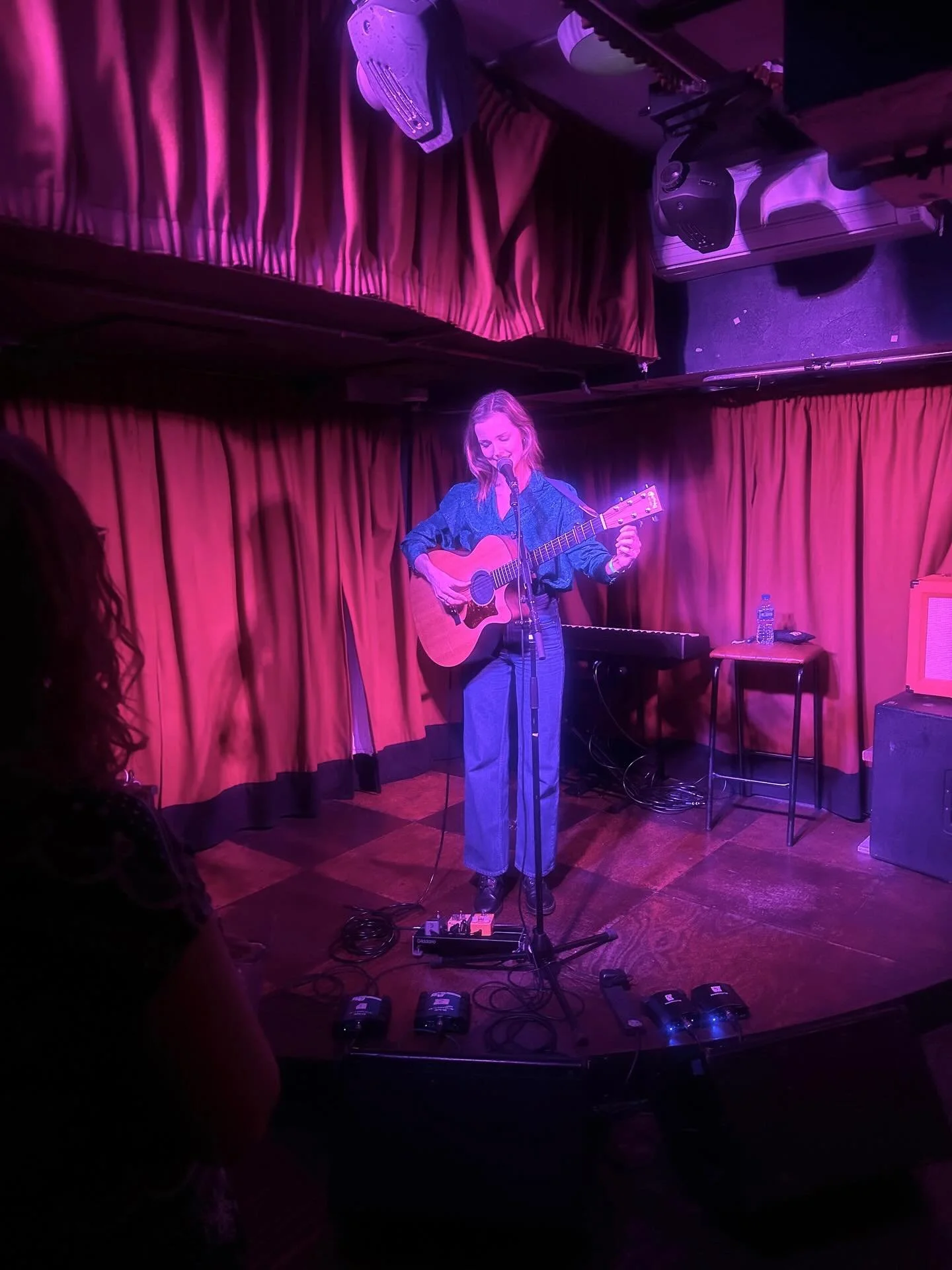 A few moments from last night ✨ Thank you to everyone who came out 🤍 Loved the lineup of acoustic performances and meeting so many of you lovely people.
Grateful to Natalie 🧡 for capturing these 📷 And big thanks to Rough Edges for having me 🙏🏼