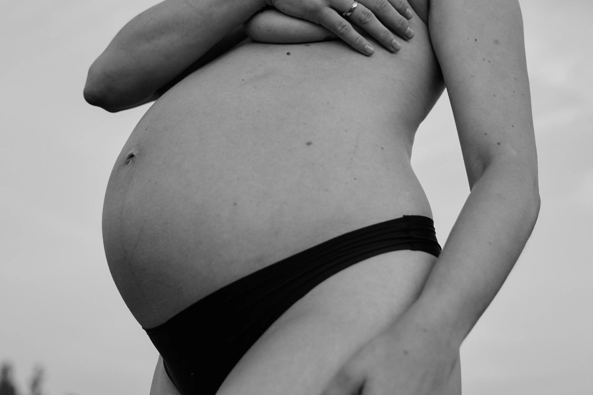 Lisa Krueger Schwangerschaftsshooting_HAUTNAH_Lovis Trummer Photography 629.jpg