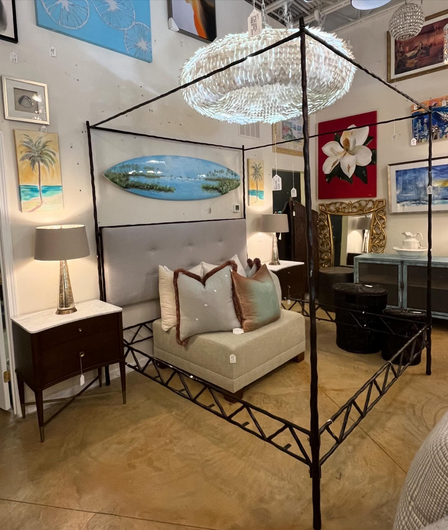 WOWOW 🤩 
We have this beautiful Mecox Mandy King Four Poster Twisted Metal Canopy Bed 😲 Retail $8850 ❌ Our Price $3995 ✨

Hung above is The Western Lake 6&rsquo; Surfboard - Original by Annette Taunton 😍 Just Reduced from $3195 to $2395 

#resortr