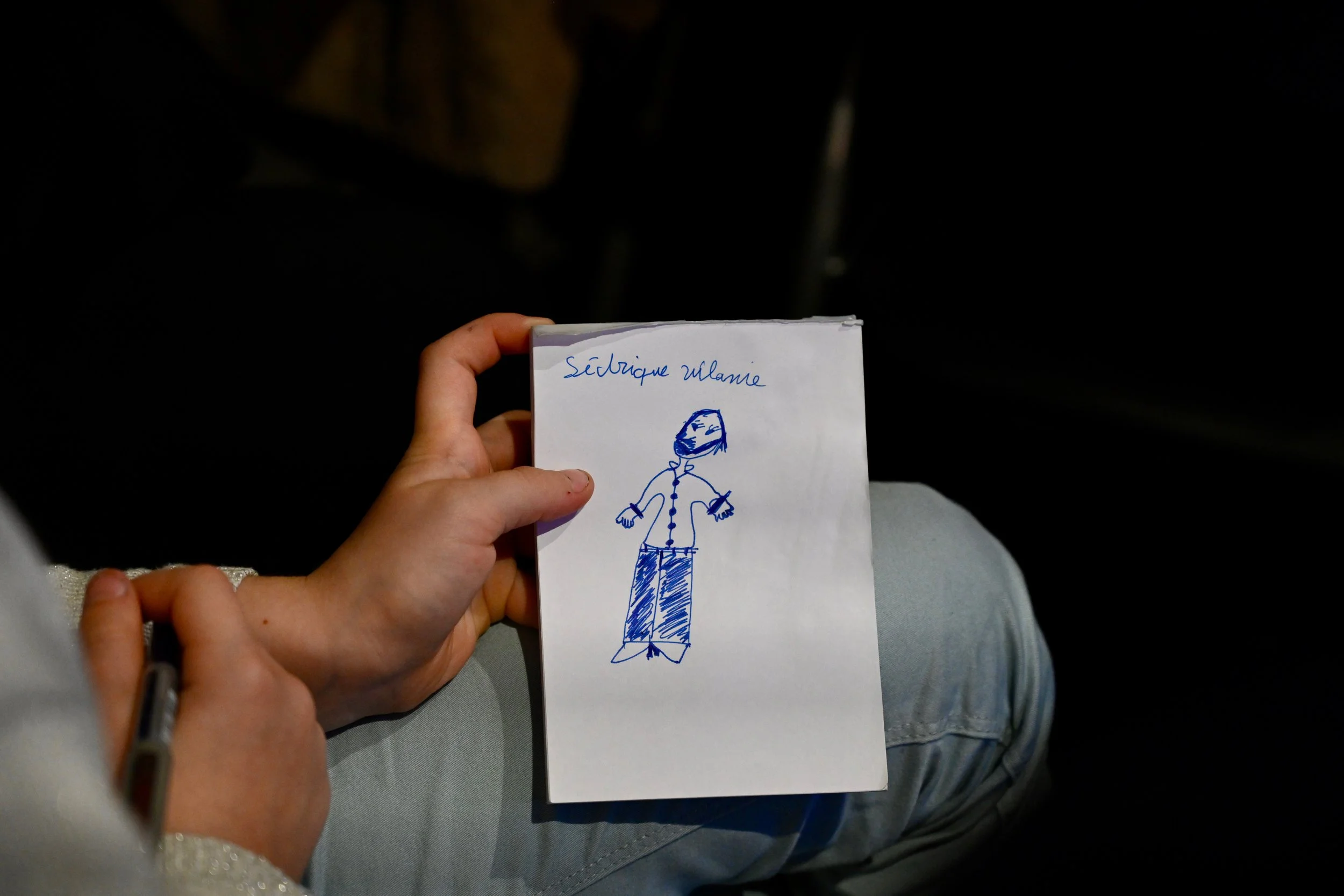 Petite militante ! 
Réunion politique à La Fabrique du Nouveau Paris