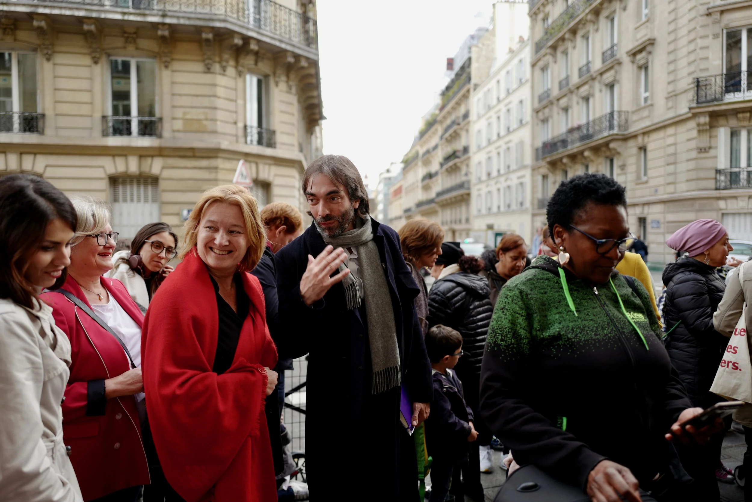 Déambulation avec Cédric Villani et Isabelle Bordry, tête de liste pour Paris 8