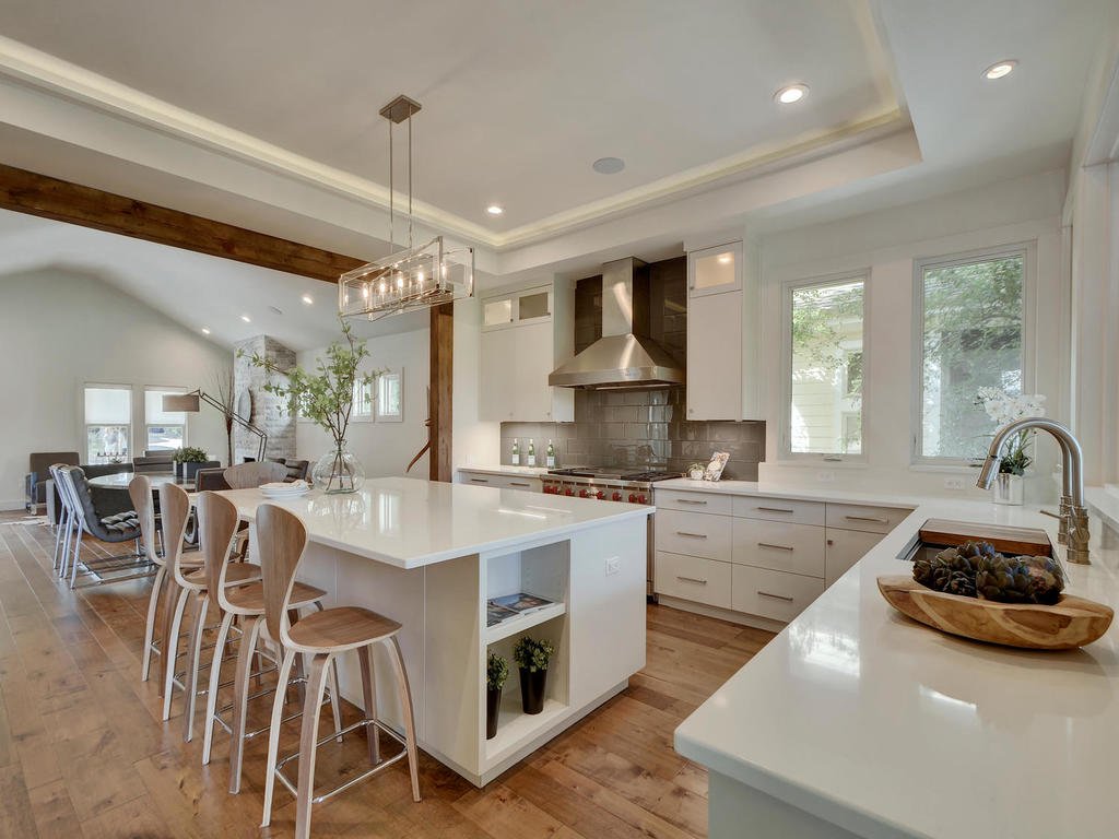 Bungalow-Remodel-Kemah-TX-Modern-Home-kitchen-white-island